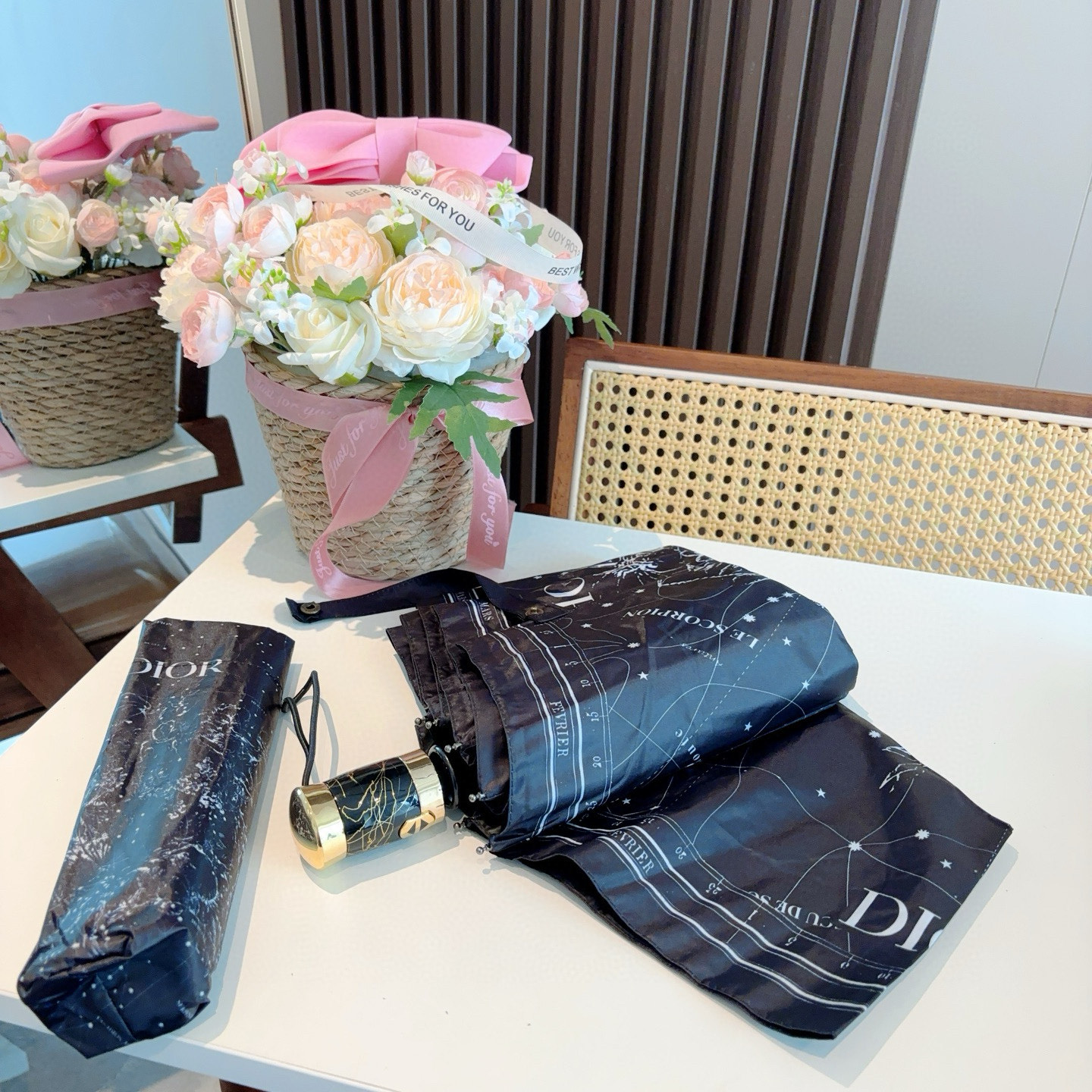  DIOR（迪奥）三折自动折叠晴雨伞  时尚原单代工品质 细节精致 看得见的品质 打破一成不变 色泽纯正