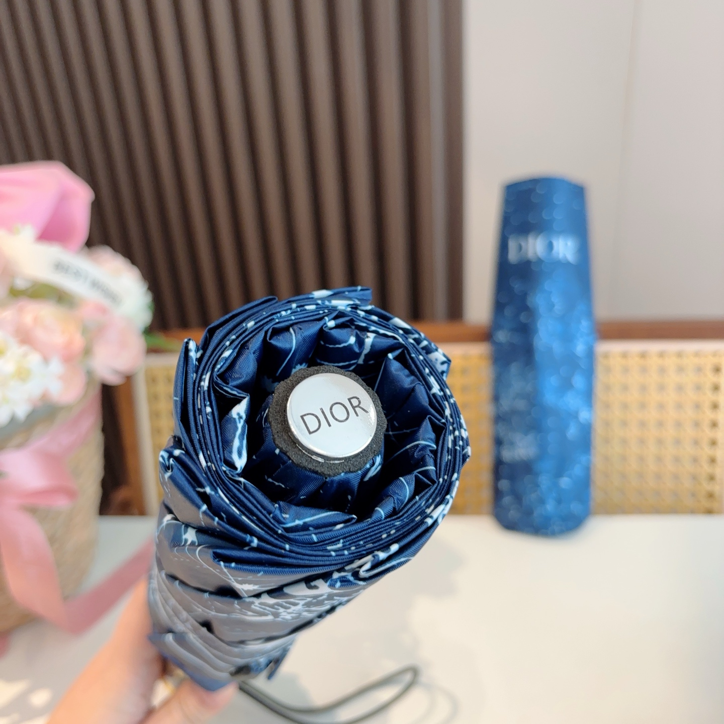  DIOR（迪奥）三折自动折叠晴雨伞  时尚原单代工品质 细节精致 看得见的品质 打破一成不变 色泽纯正
