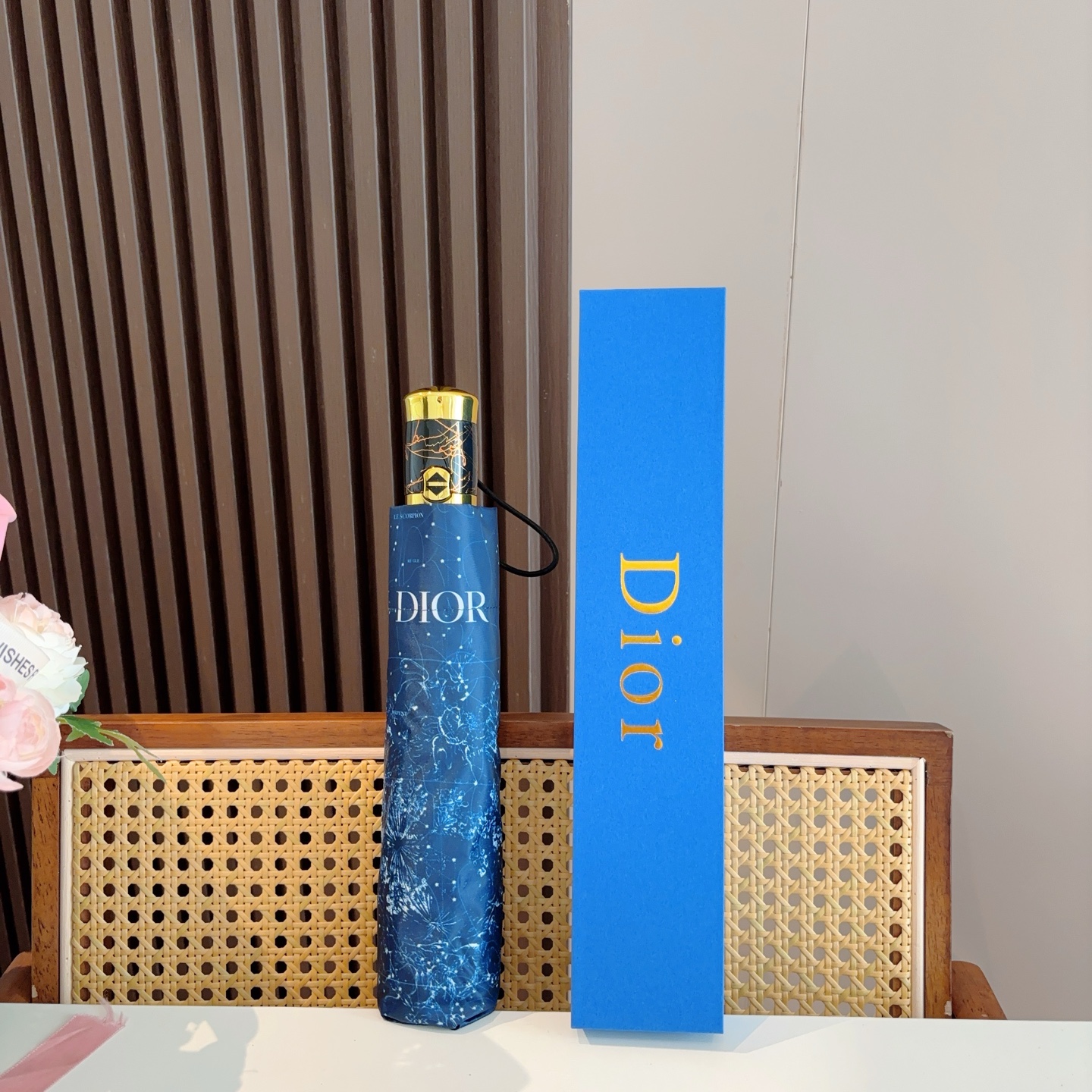  DIOR（迪奥）三折自动折叠晴雨伞  时尚原单代工品质 细节精致 看得见的品质 打破一成不变 色泽纯正