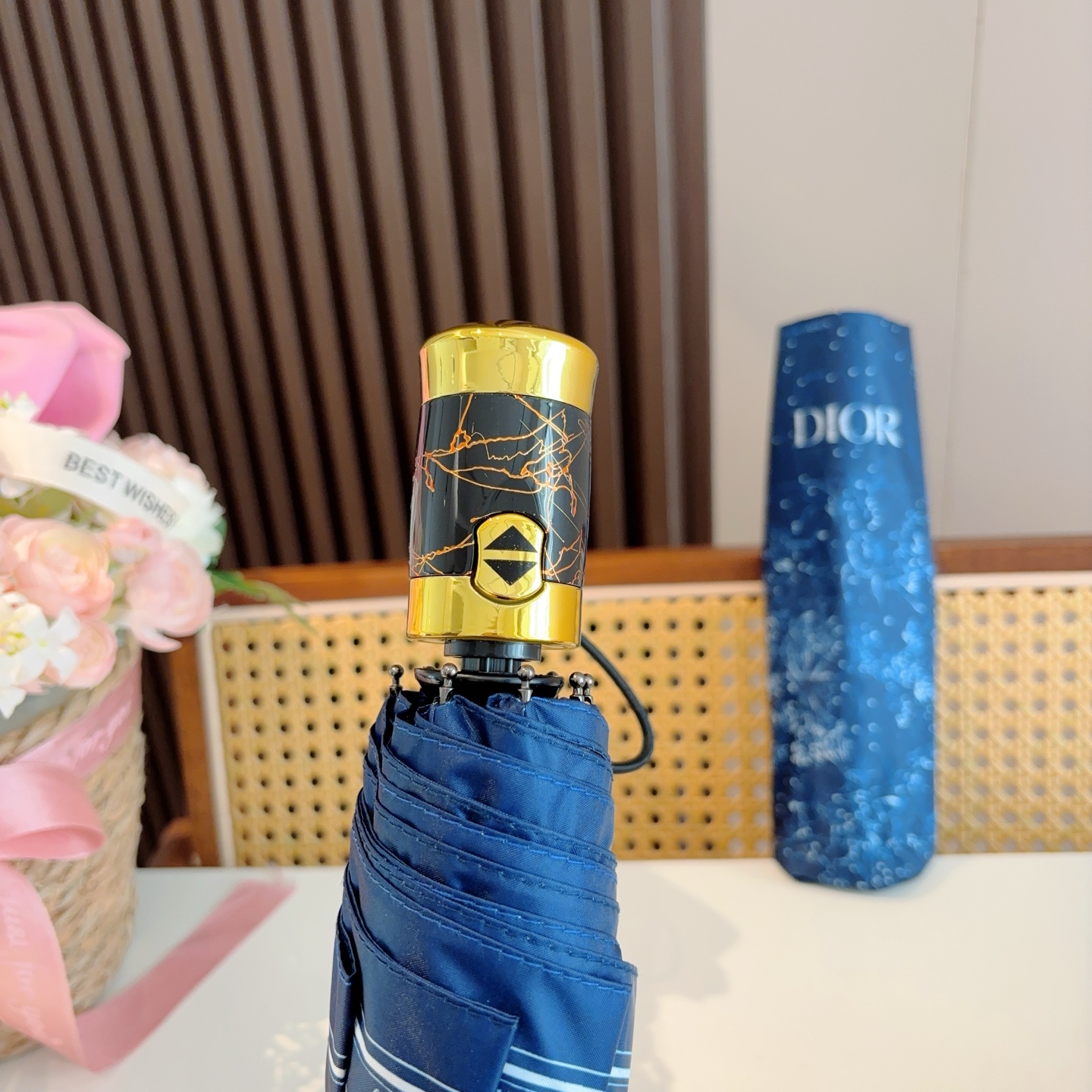  DIOR（迪奥）三折自动折叠晴雨伞  时尚原单代工品质 细节精致 看得见的品质 打破一成不变 色泽纯正