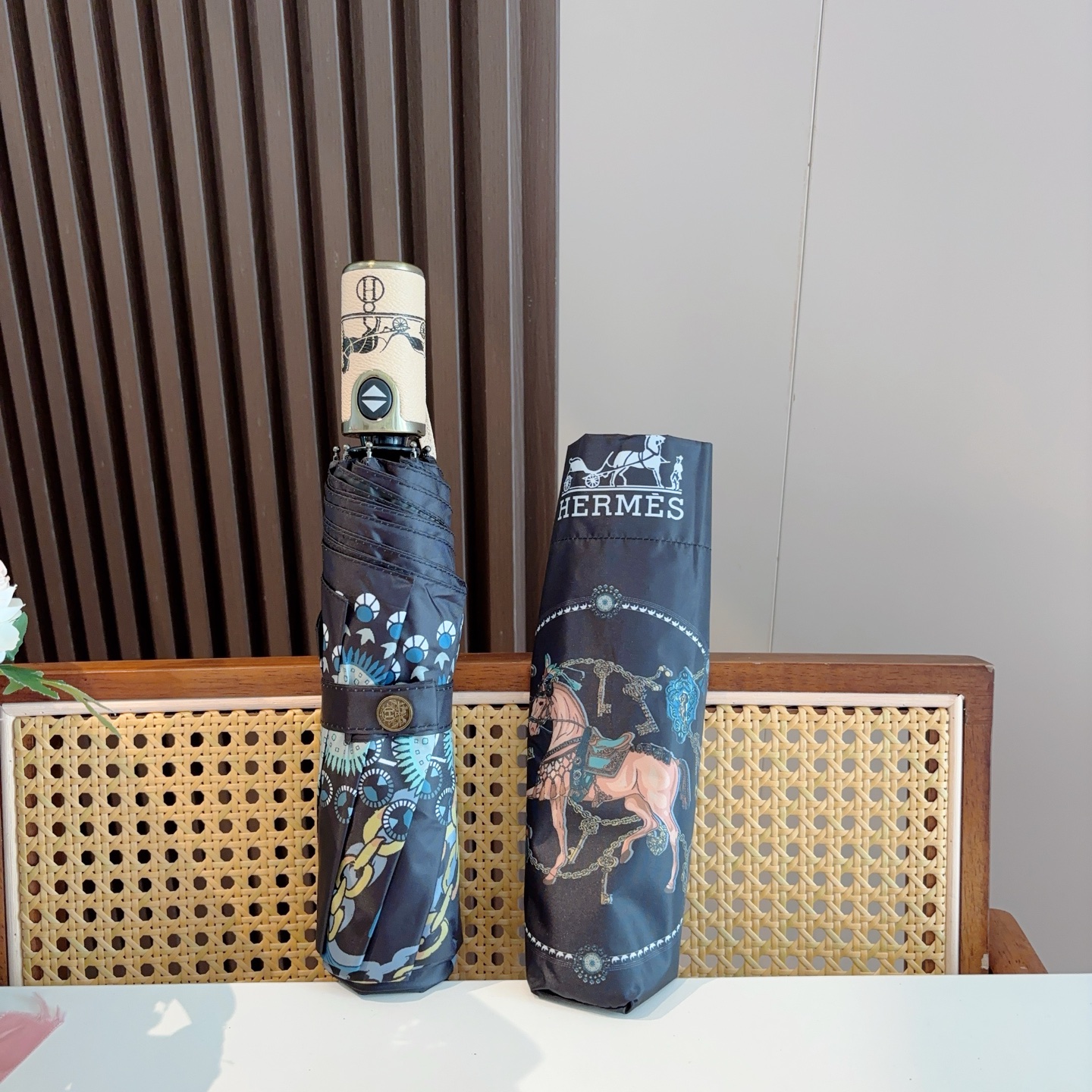     爱马仕（Hermès）  链条马 极品H家三折自动伞重磅呈现 以其精湛的工艺技术和源源不断的想像