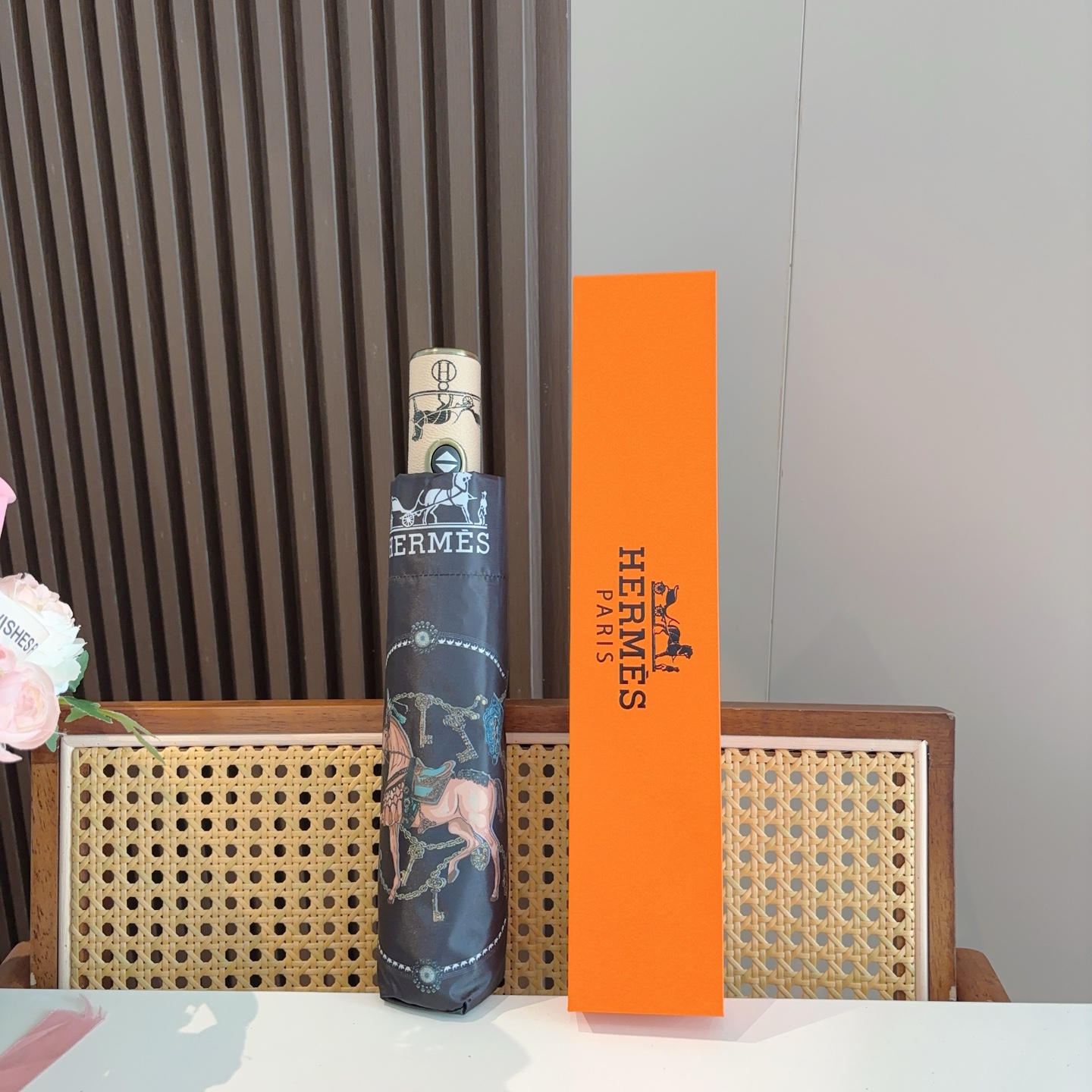     爱马仕（Hermès）  链条马 极品H家三折自动伞重磅呈现 以其精湛的工艺技术和源源不断的想像