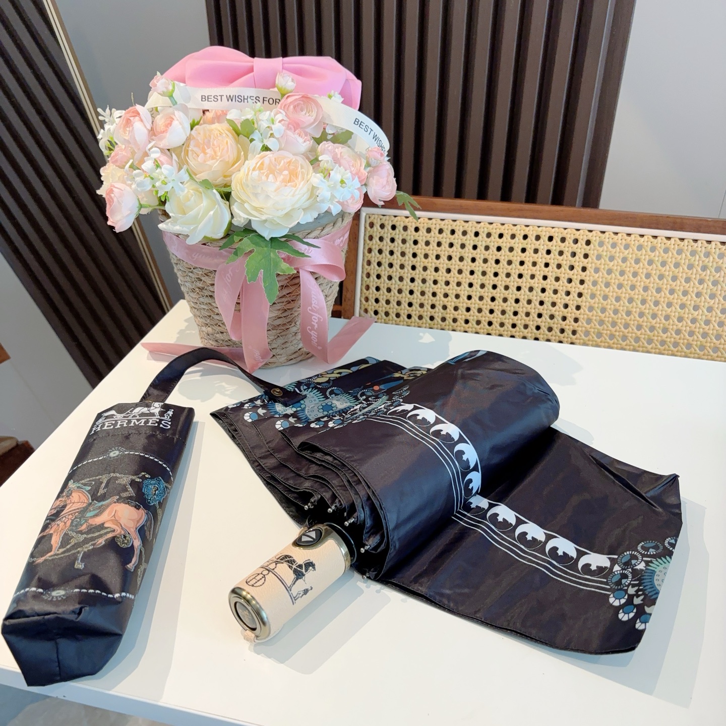     爱马仕（Hermès）  链条马 极品H家三折自动伞重磅呈现 以其精湛的工艺技术和源源不断的想像
