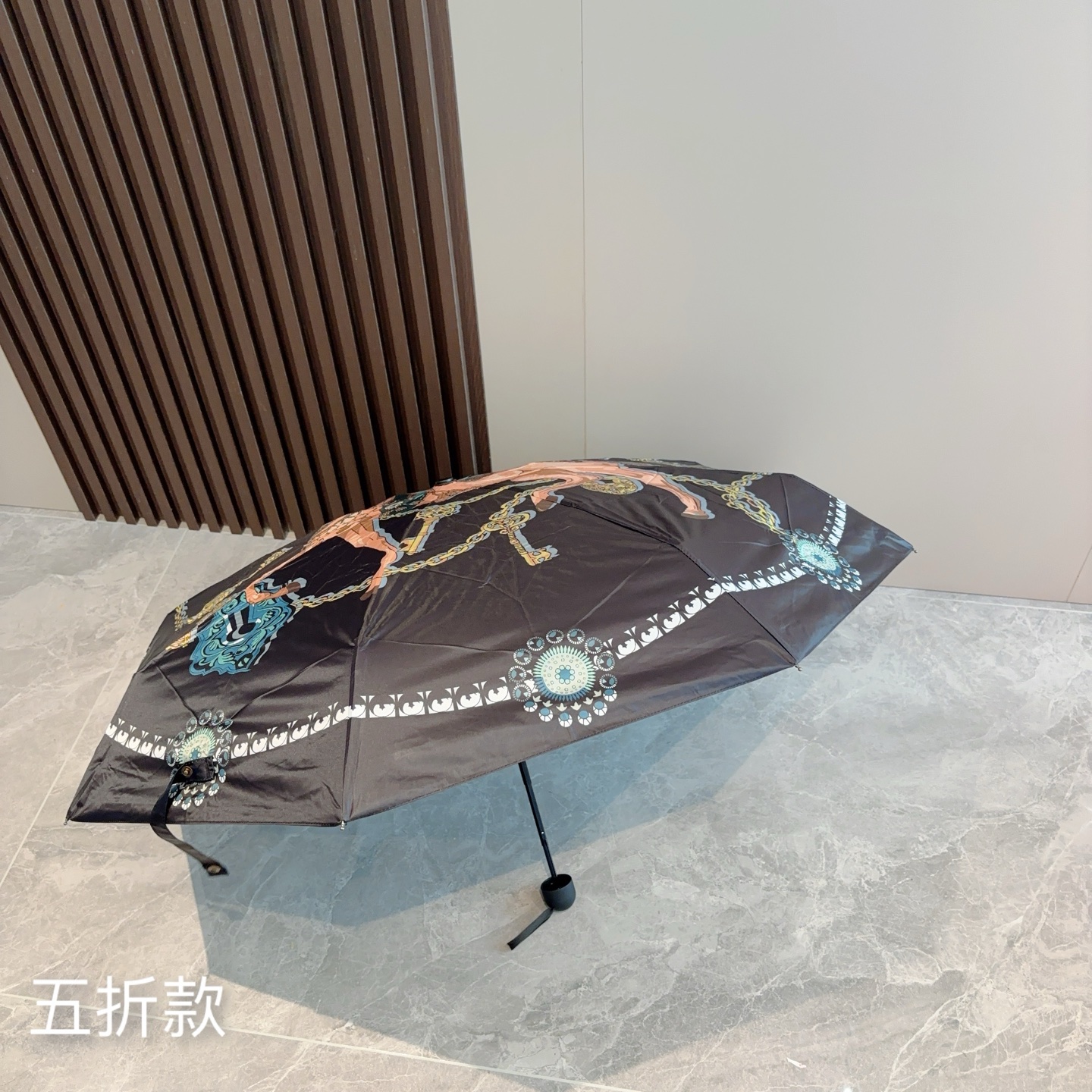 HERMÈS (爱马仕)新款 五折伞 热卖款 时尚指数爆表 不论晴天雨天使用都相得益彰 拥有它感受风从身