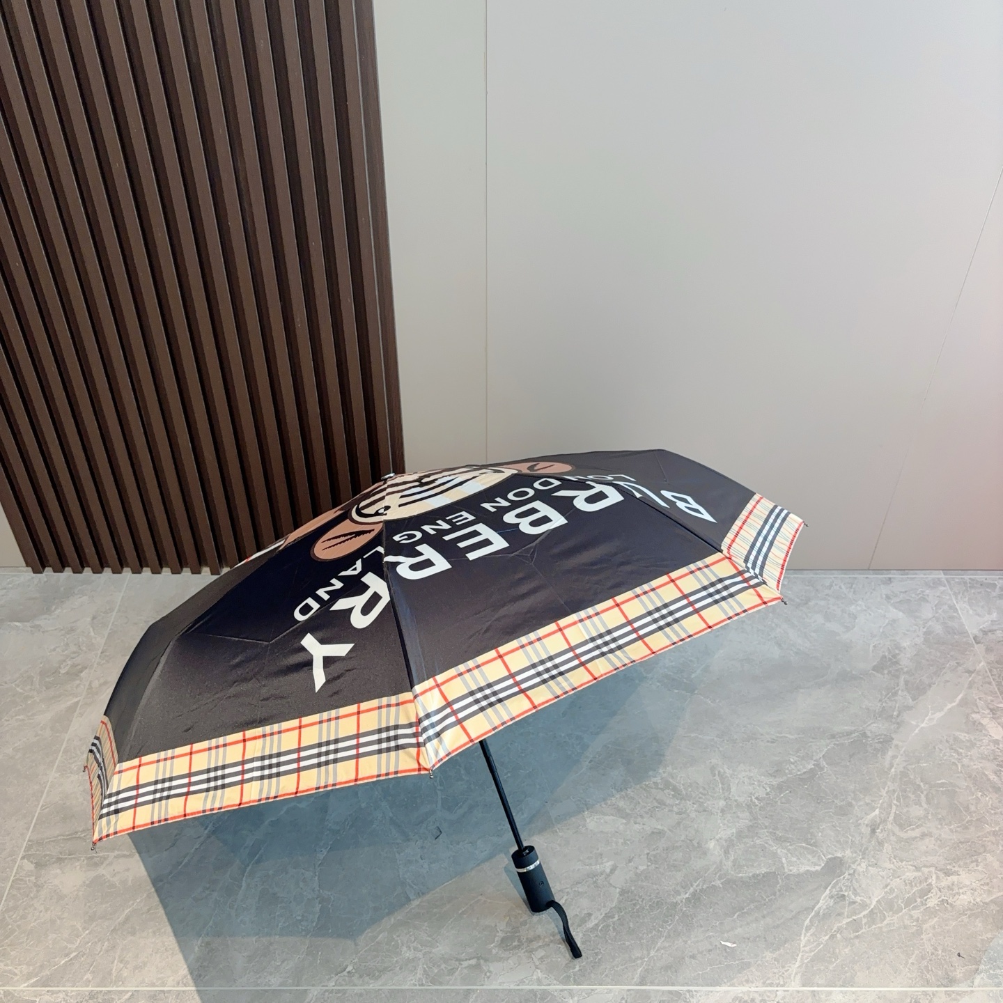  BURBERRY（巴宝莉） 三折自动折叠晴雨伞 年度巅峰之作 经典 高雅 时髦 这就是被称为英国BUR