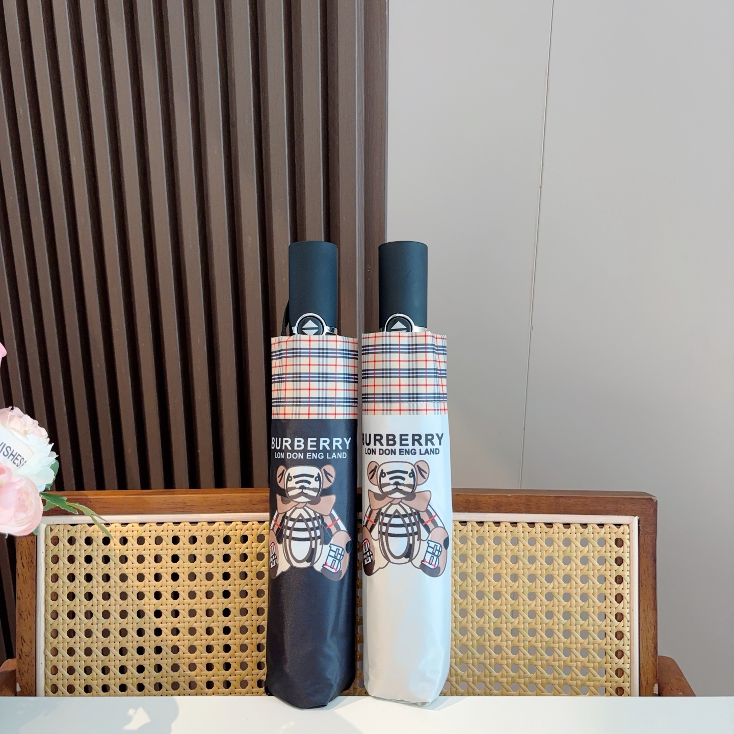  BURBERRY（巴宝莉） 三折自动折叠晴雨伞 年度巅峰之作 经典 高雅 时髦 这就是被称为英国BUR