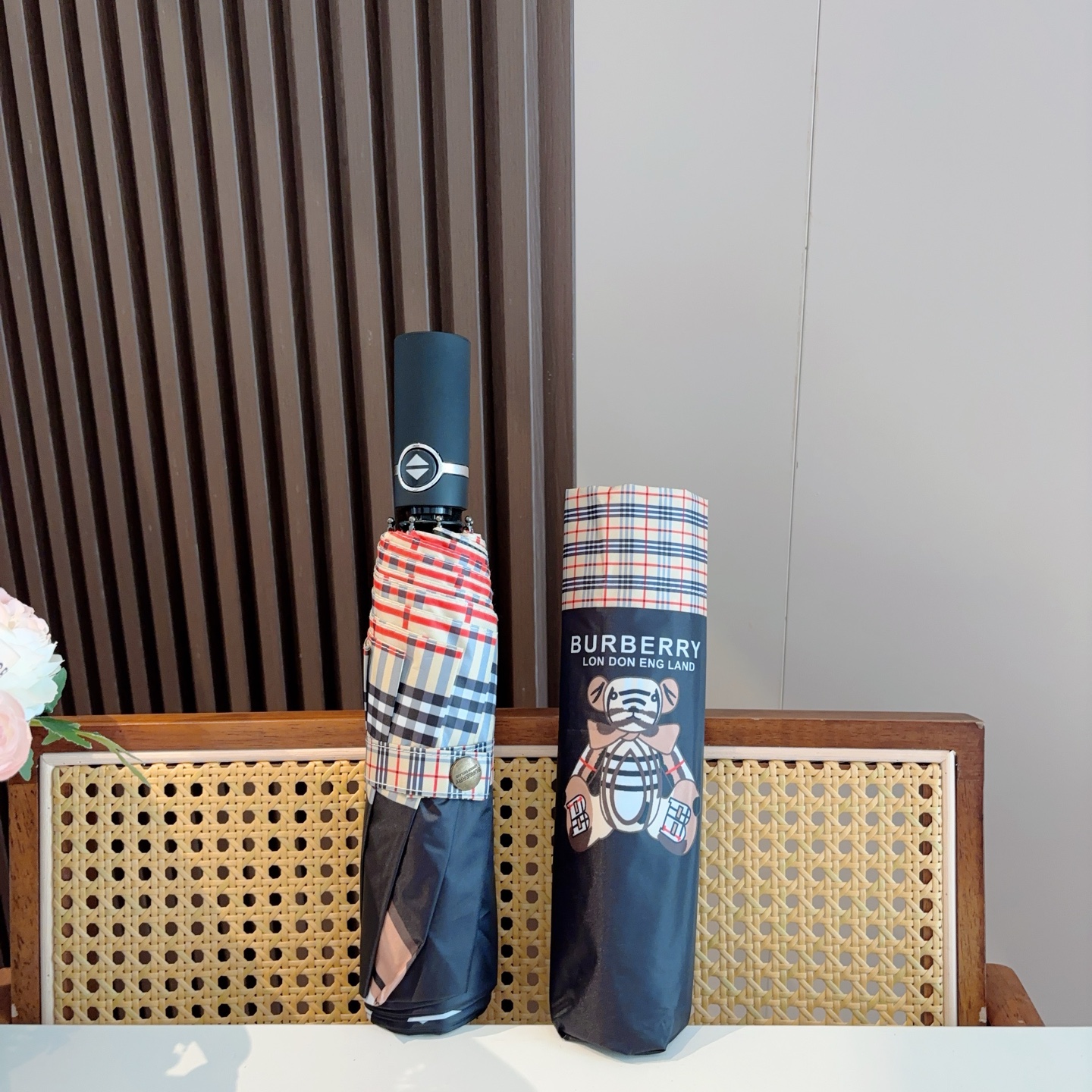  BURBERRY（巴宝莉） 三折自动折叠晴雨伞 年度巅峰之作 经典 高雅 时髦 这就是被称为英国BUR