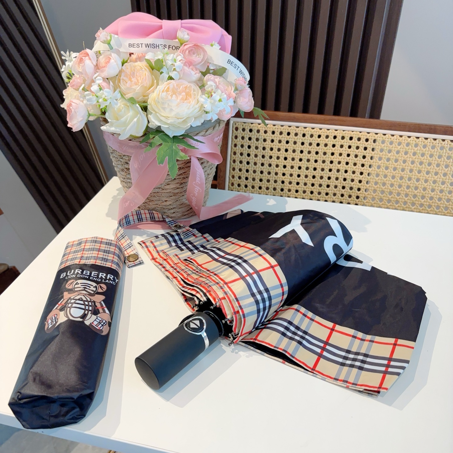  BURBERRY（巴宝莉） 三折自动折叠晴雨伞 年度巅峰之作 经典 高雅 时髦 这就是被称为英国BUR