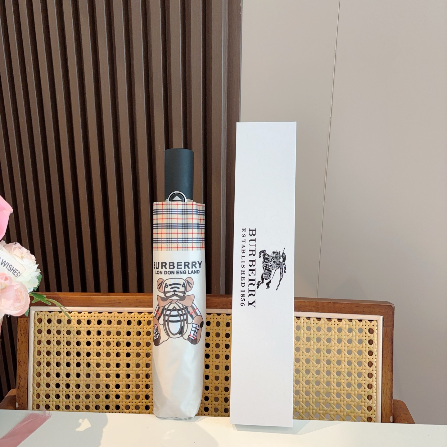  BURBERRY（巴宝莉） 三折自动折叠晴雨伞 年度巅峰之作 经典 高雅 时髦 这就是被称为英国BUR
