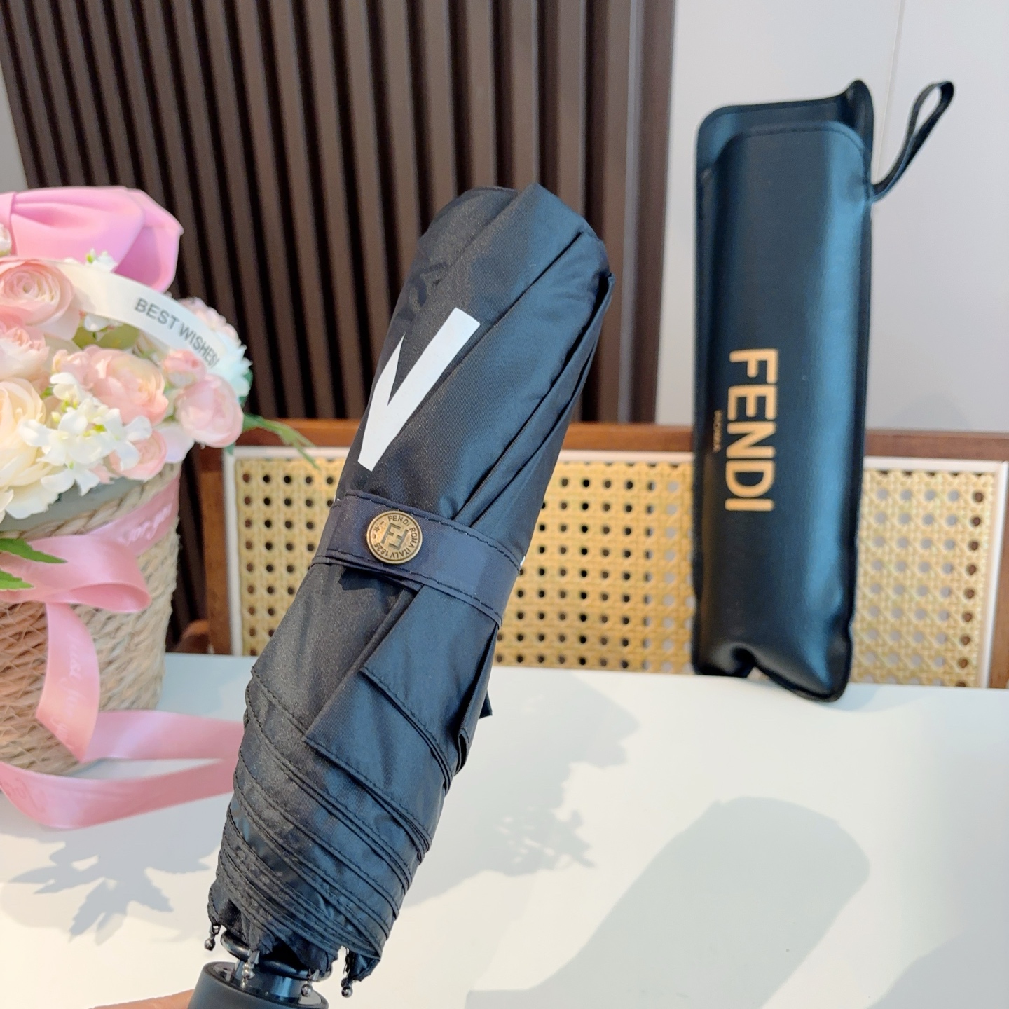  FENDI（芬迪）三折自动折叠晴雨伞 年度最新火爆单品  原单代工级品质 第一代210T碰击布防嗮拒水