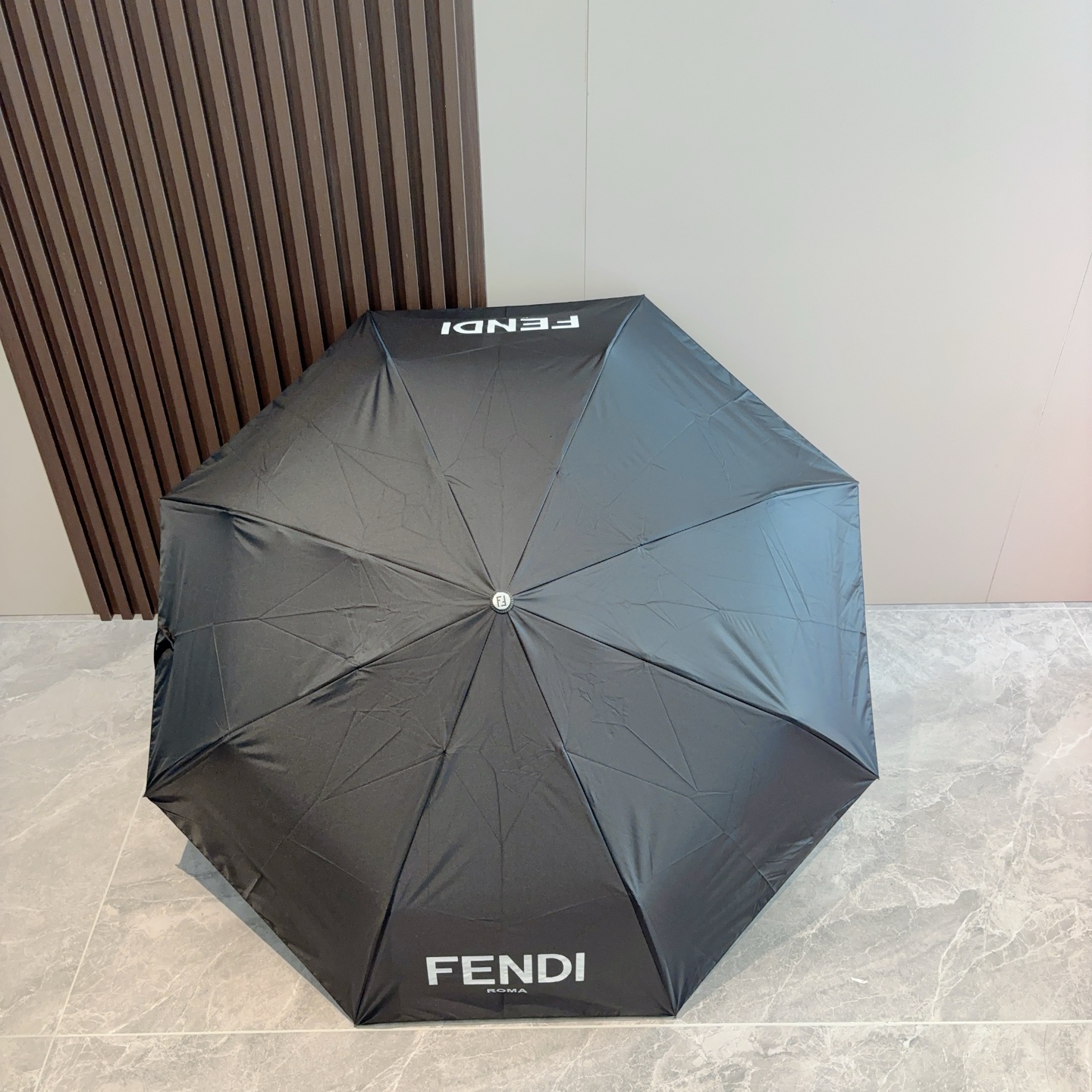  FENDI（芬迪）三折自动折叠晴雨伞 年度最新火爆单品  原单代工级品质 第一代210T碰击布防嗮拒水