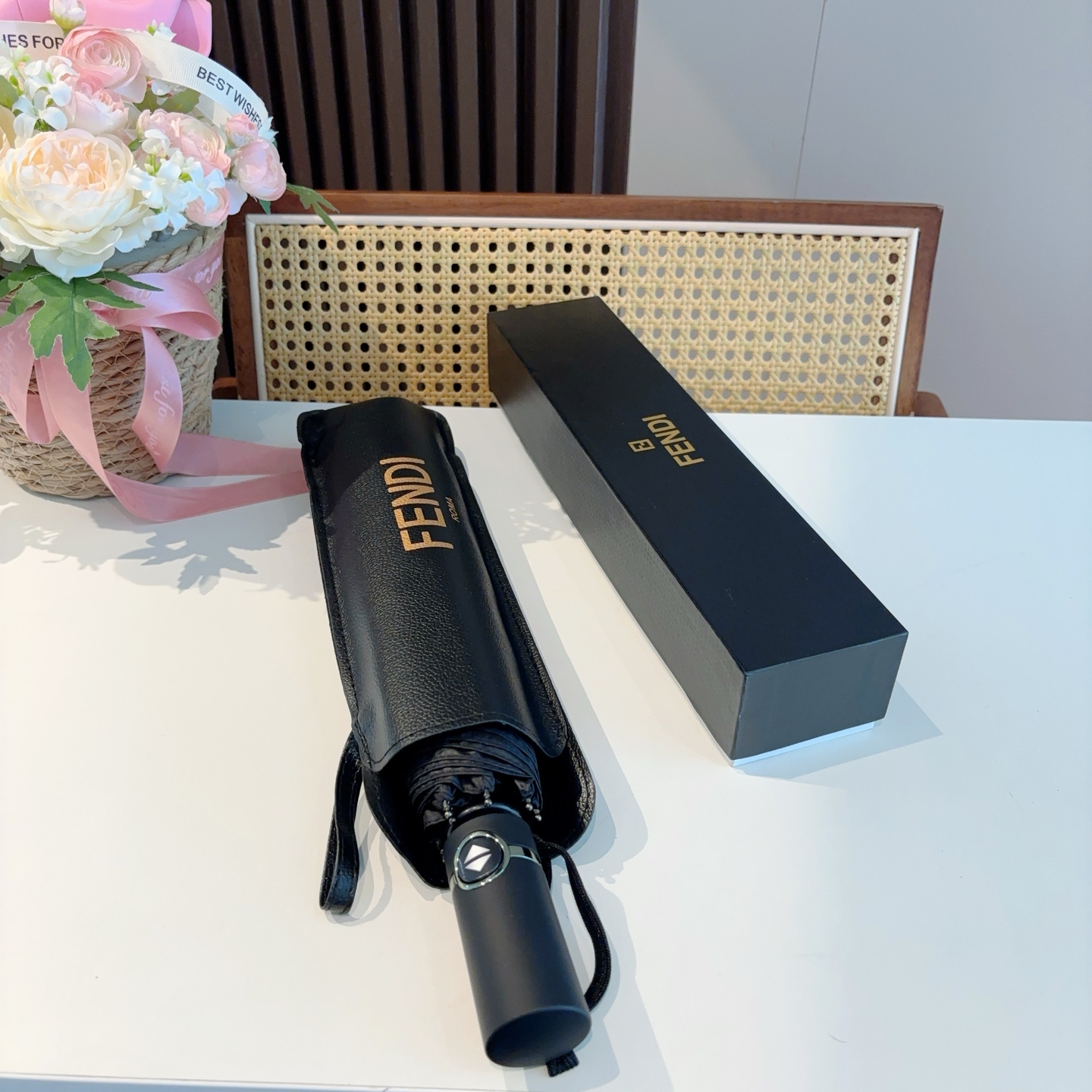  FENDI（芬迪）三折自动折叠晴雨伞 年度最新火爆单品  原单代工级品质 第一代210T碰击布防嗮拒水