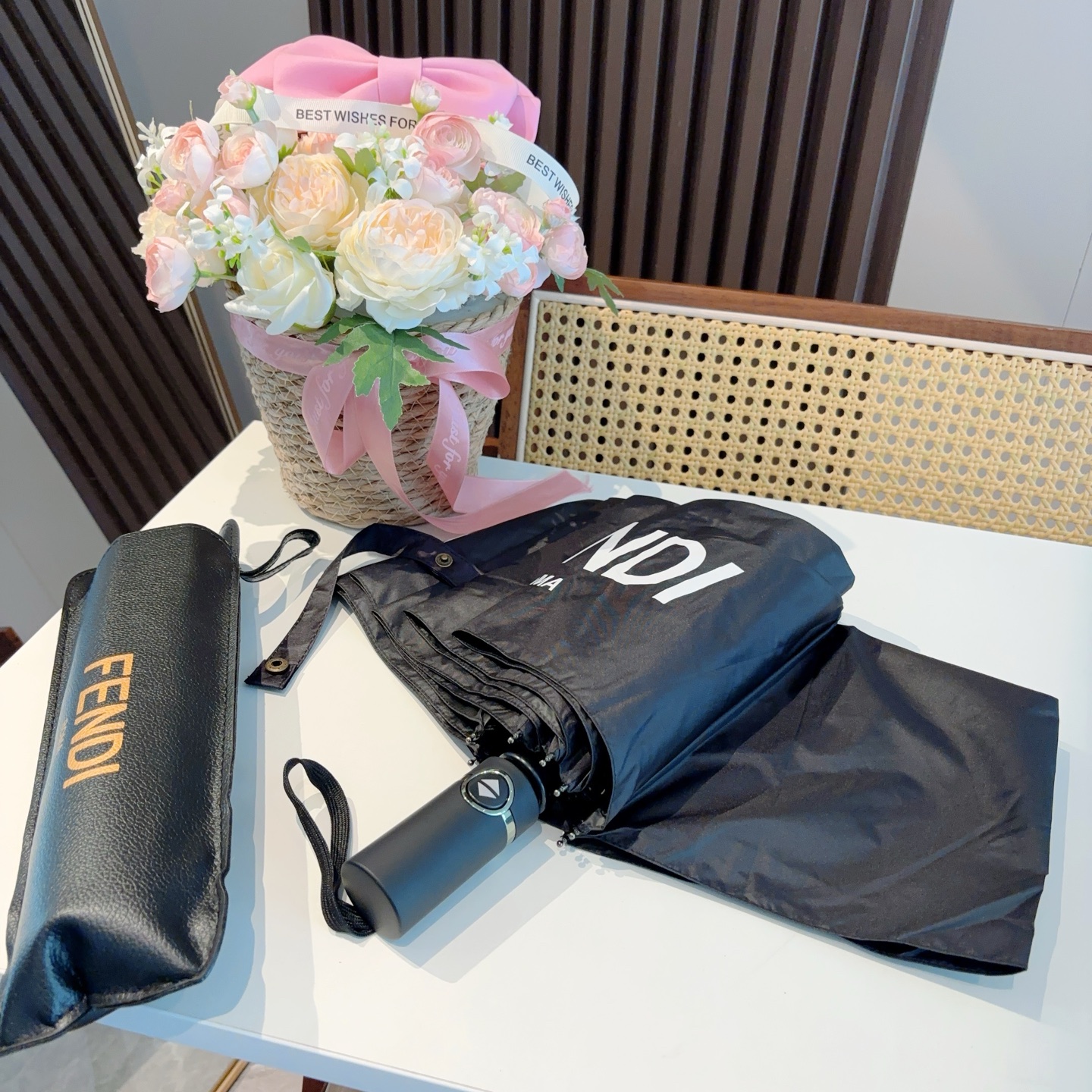 FENDI（芬迪）三折自动折叠晴雨伞 年度最新火爆单品  原单代工级品质 第一代210T碰击布防嗮拒水