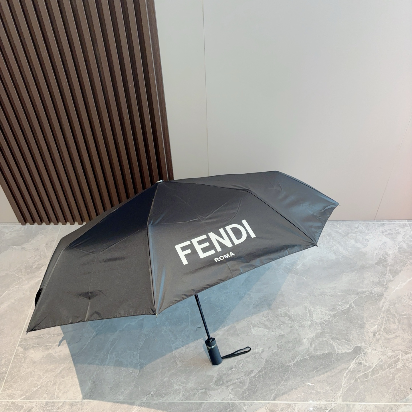 FENDI（芬迪）三折自动折叠晴雨伞 年度最新火爆单品  原单代工级品质 第一代210T碰击布防嗮拒水