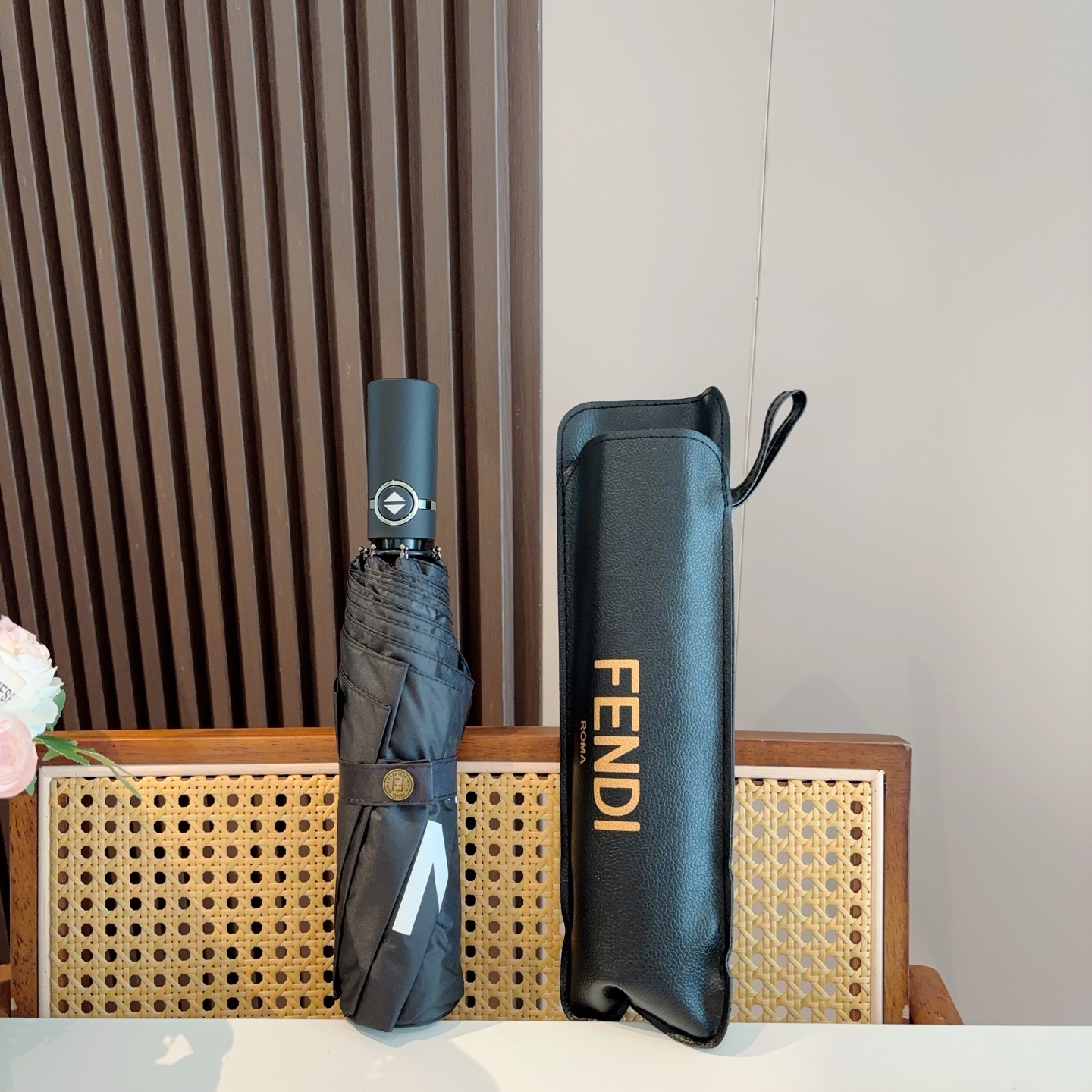  FENDI（芬迪）三折自动折叠晴雨伞 年度最新火爆单品  原单代工级品质 第一代210T碰击布防嗮拒水