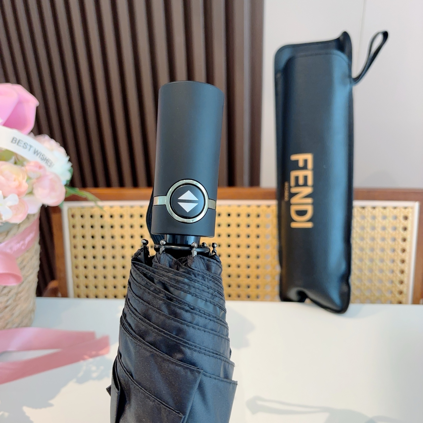  FENDI（芬迪）三折自动折叠晴雨伞 年度最新火爆单品  原单代工级品质 第一代210T碰击布防嗮拒水