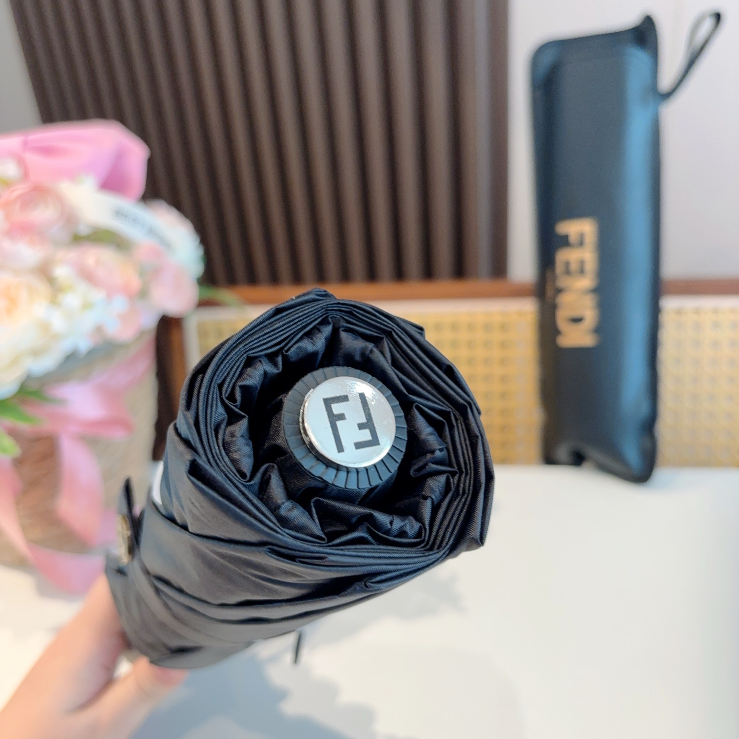  FENDI（芬迪）三折自动折叠晴雨伞 年度最新火爆单品  原单代工级品质 第一代210T碰击布防嗮拒水