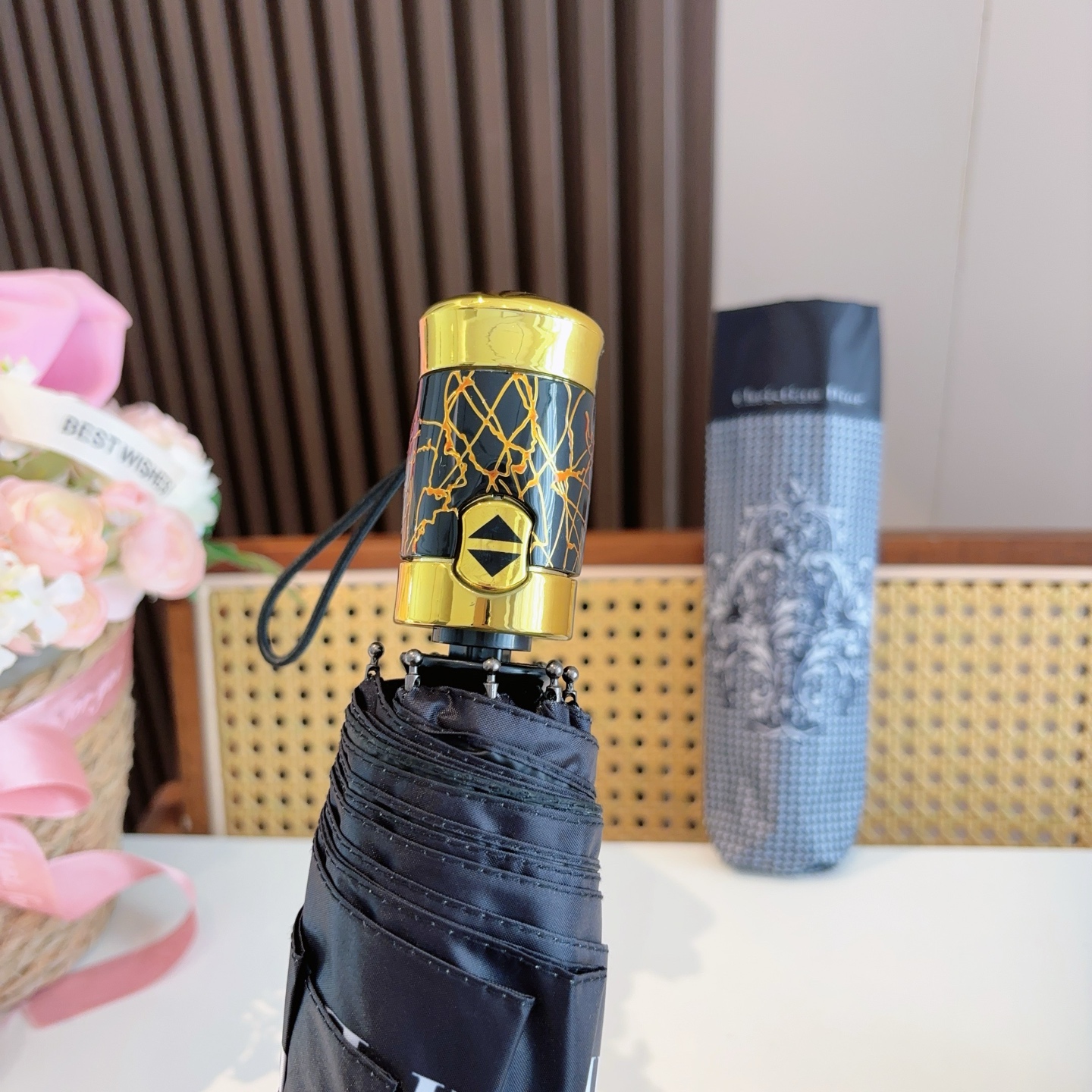  DIOR（迪奥）三折自动折叠晴雨伞  时尚原单代工品质 细节精致 看得见的品质 打破一成不变 色泽纯正