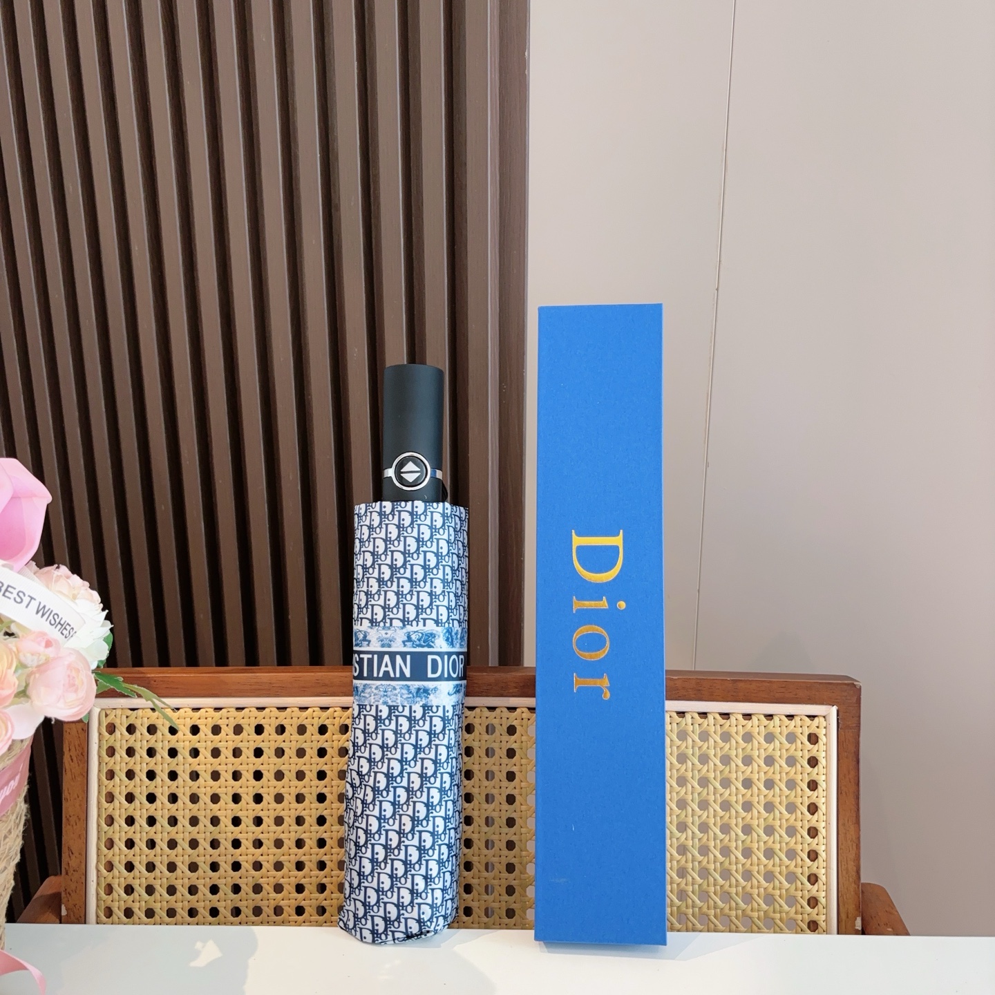  DIOR（迪奥）三折自动折叠晴雨伞  时尚原单代工品质 细节精致 看得见的品质 打破一成不变 色泽纯正