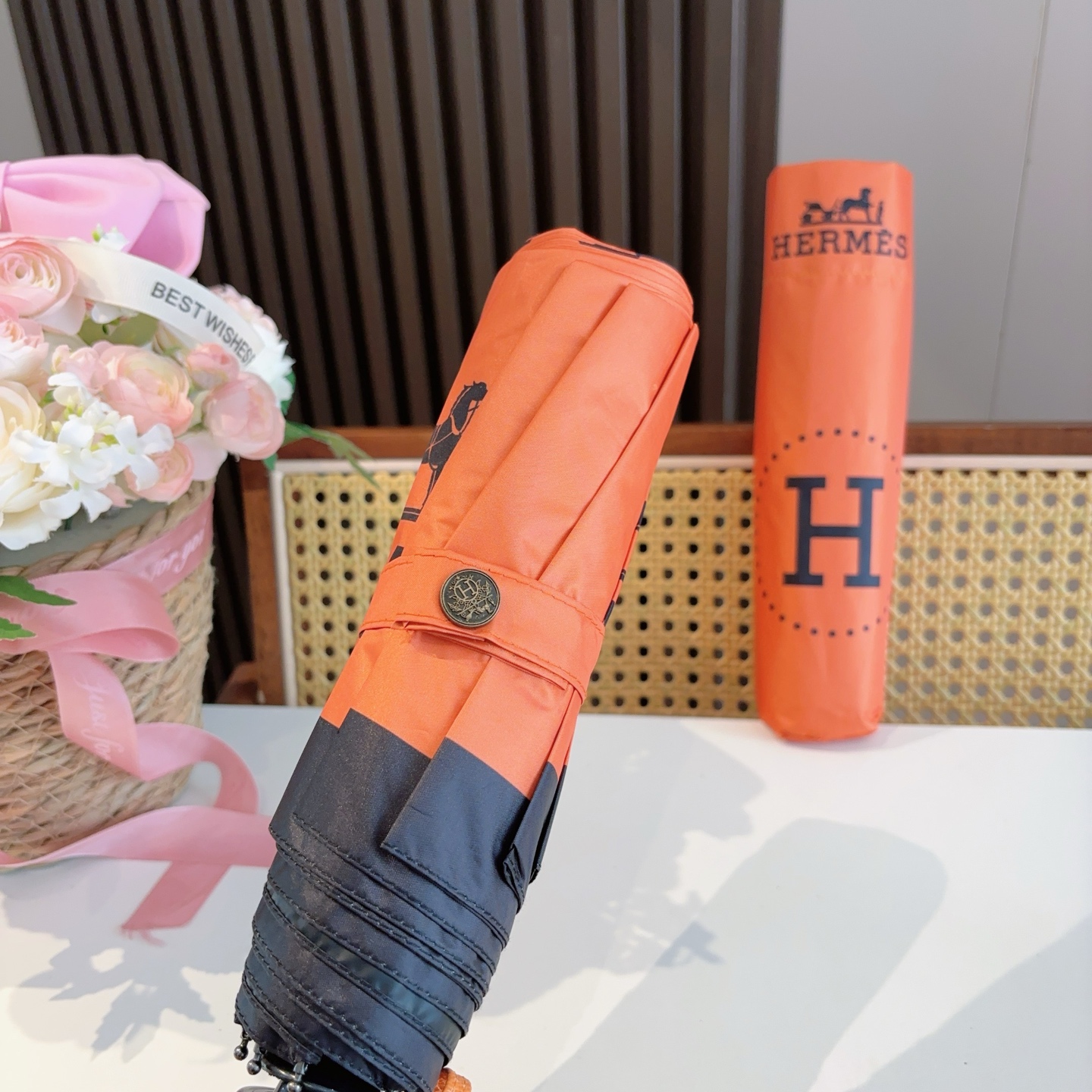     爱马仕（Hermès） 极品H家三折自动伞重磅呈现 以其精湛的工艺技术和源源不断的想像力 新涂层