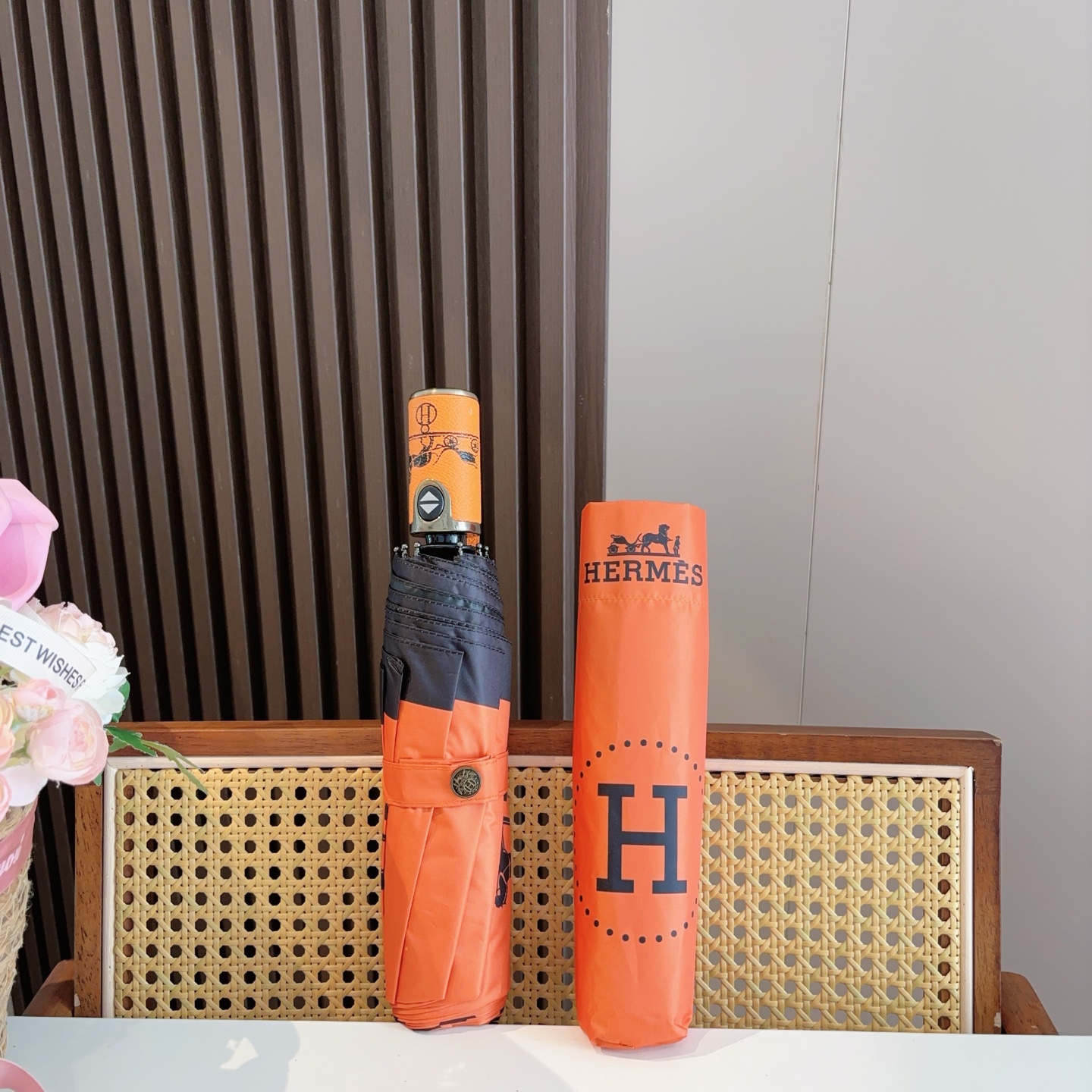    爱马仕（Hermès） 极品H家三折自动伞重磅呈现 以其精湛的工艺技术和源源不断的想像力 新涂层