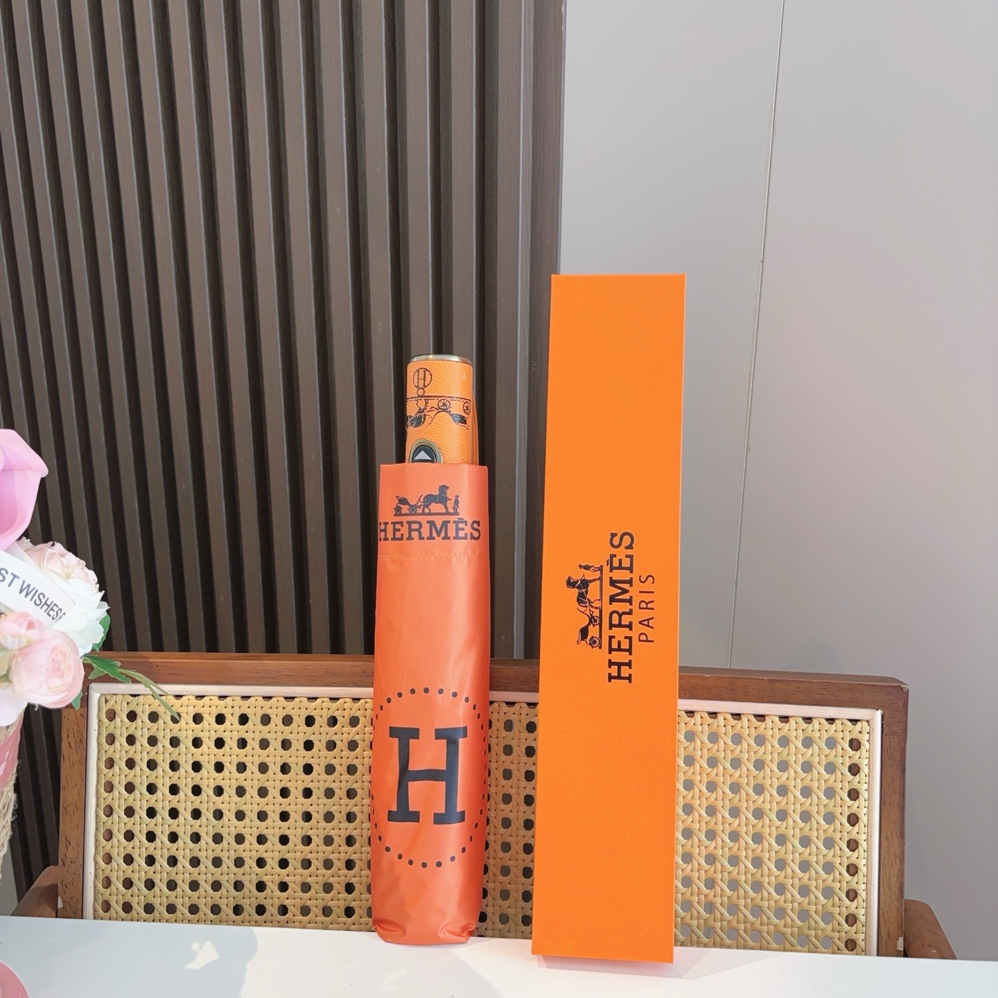     爱马仕（Hermès） 极品H家三折自动伞重磅呈现 以其精湛的工艺技术和源源不断的想像力 新涂层