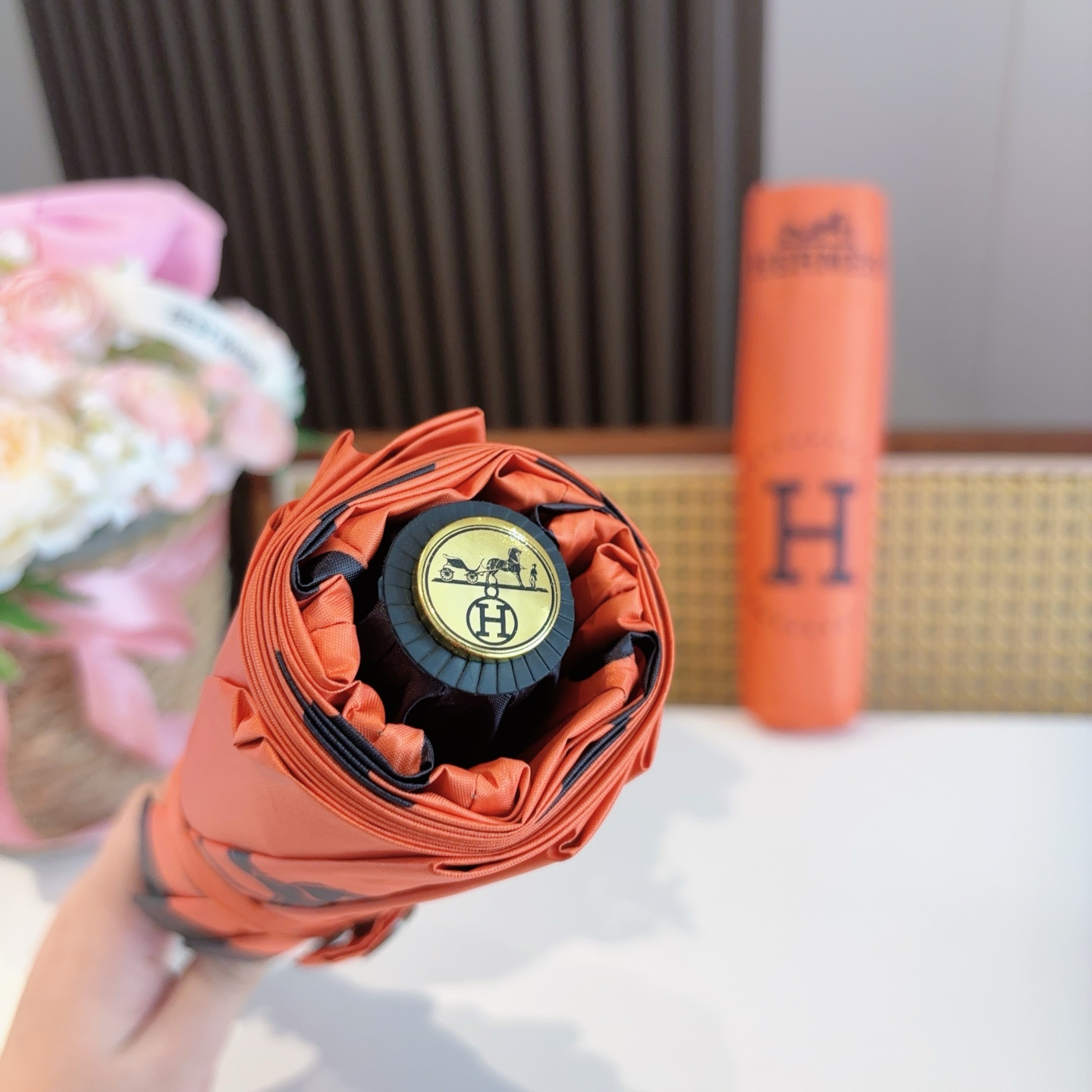     爱马仕（Hermès） 极品H家三折自动伞重磅呈现 以其精湛的工艺技术和源源不断的想像力 新涂层