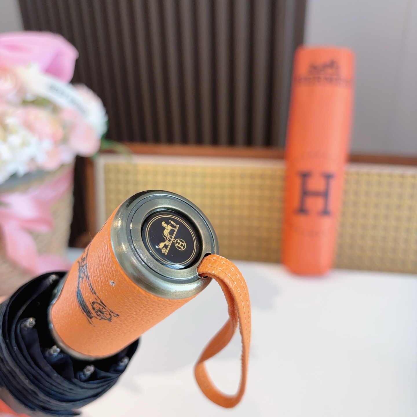     爱马仕（Hermès） 极品H家三折自动伞重磅呈现 以其精湛的工艺技术和源源不断的想像力 新涂层