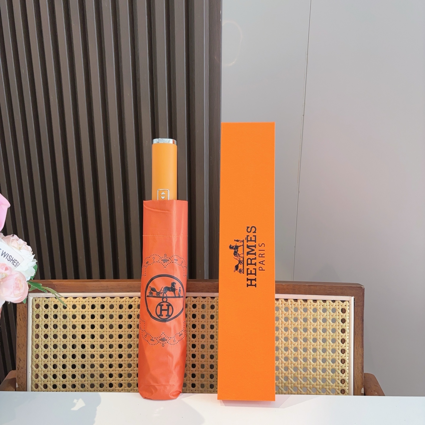     爱马仕（Hermès） 极品H家三折自动伞重磅呈现 以其精湛的工艺技术和源源不断的想像力 新涂层
