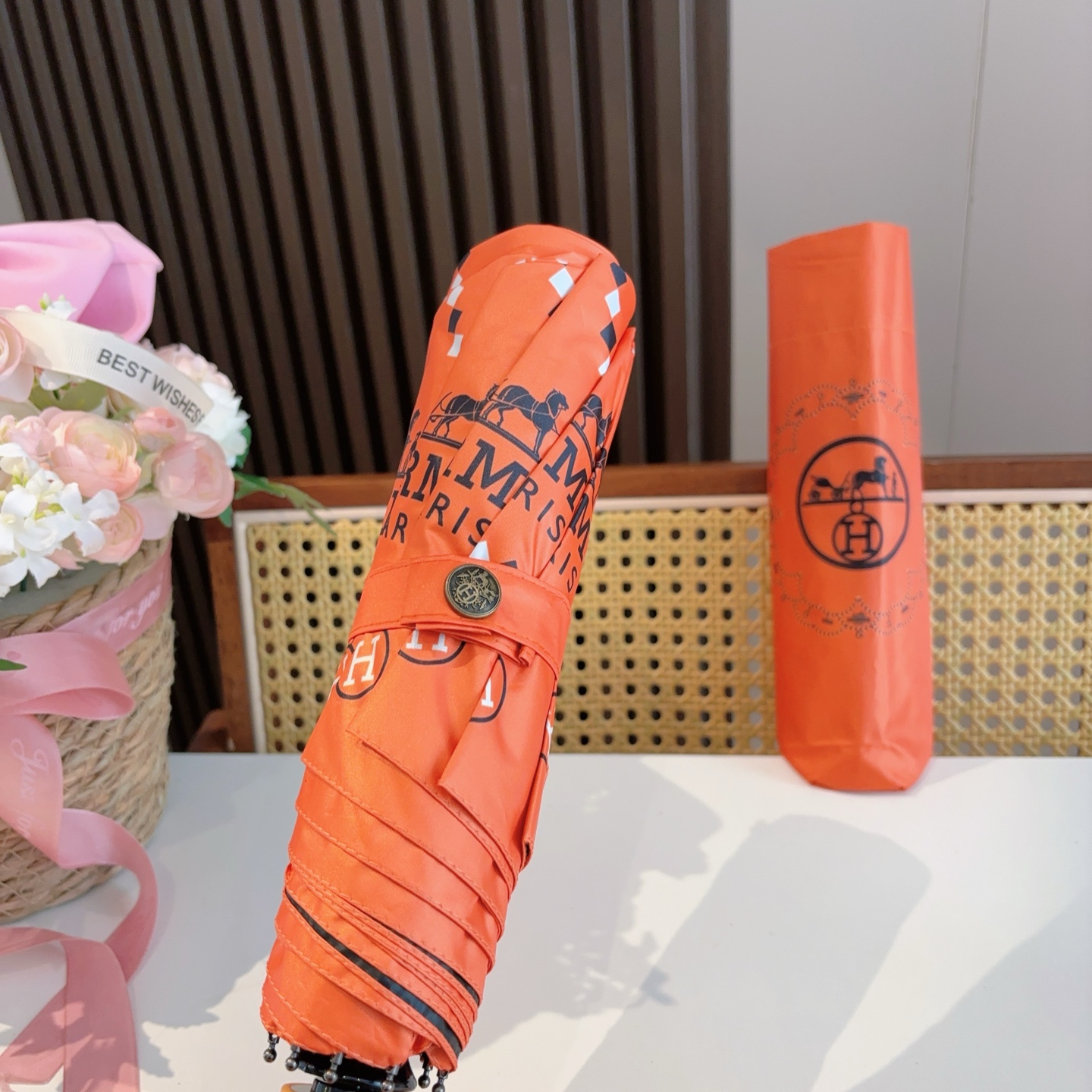     爱马仕（Hermès） 极品H家三折自动伞重磅呈现 以其精湛的工艺技术和源源不断的想像力 新涂层
