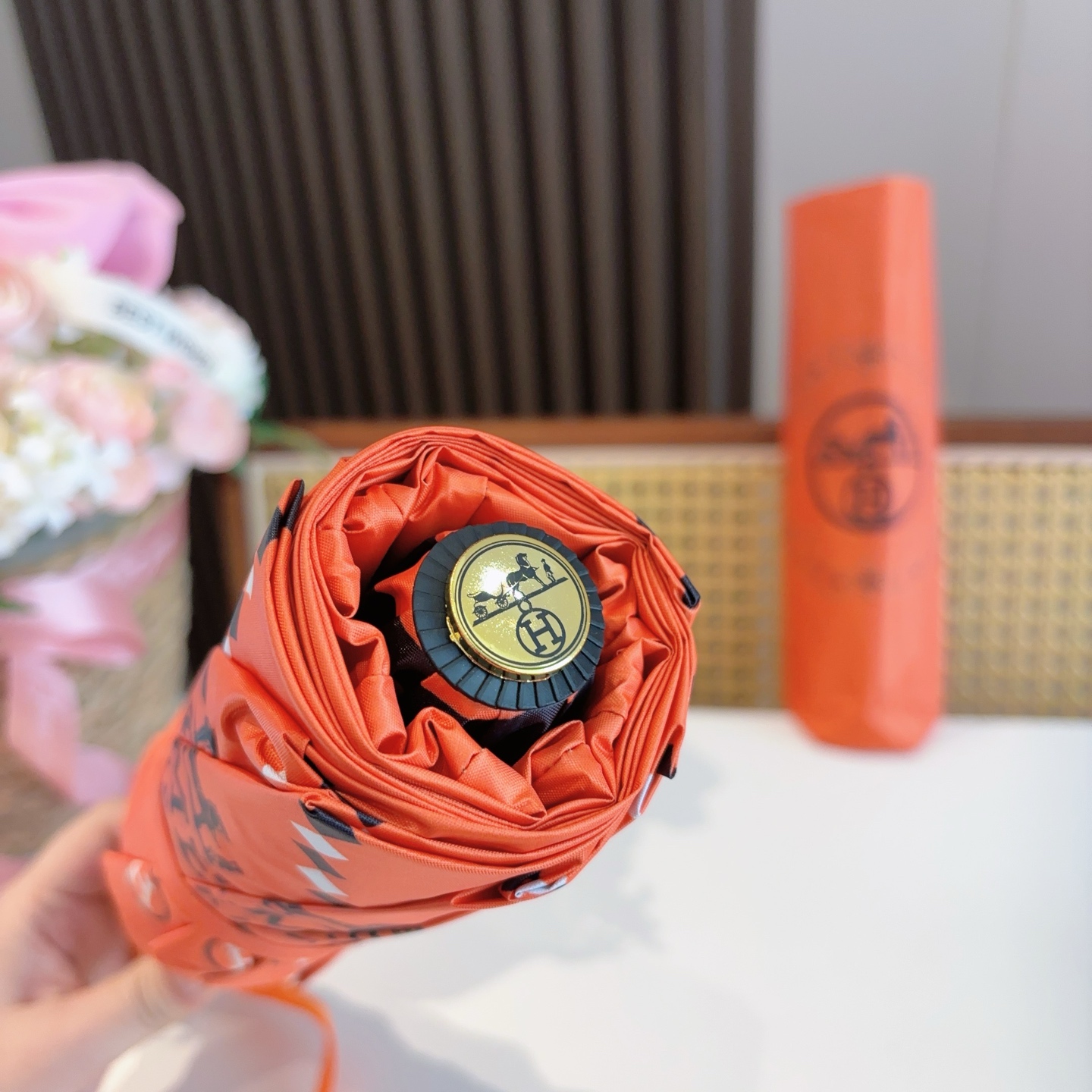     爱马仕（Hermès） 极品H家三折自动伞重磅呈现 以其精湛的工艺技术和源源不断的想像力 新涂层