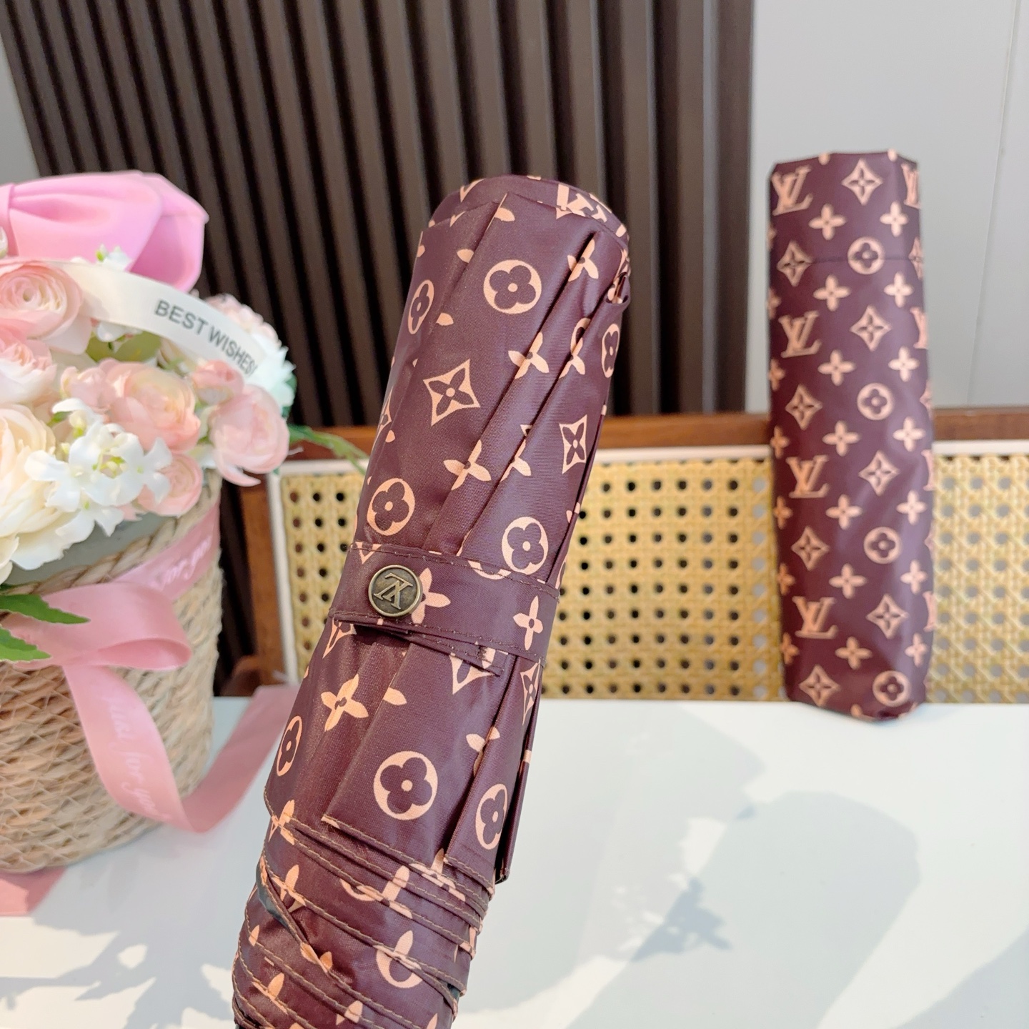  LOUIS VUITTON （路易威登）三折自动折叠晴雨伞 新涂层技术深色伞面 拥有令人惊喜的遮光效果