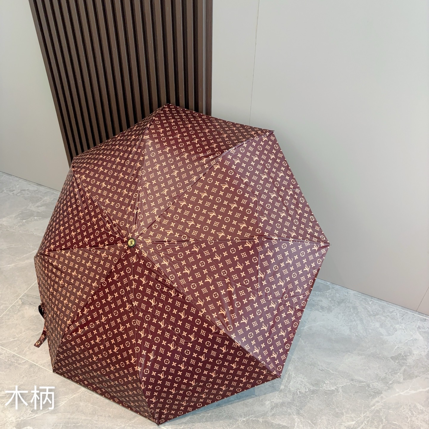  LOUIS VUITTON （路易威登）三折自动折叠晴雨伞 新涂层技术深色伞面 拥有令人惊喜的遮光效果