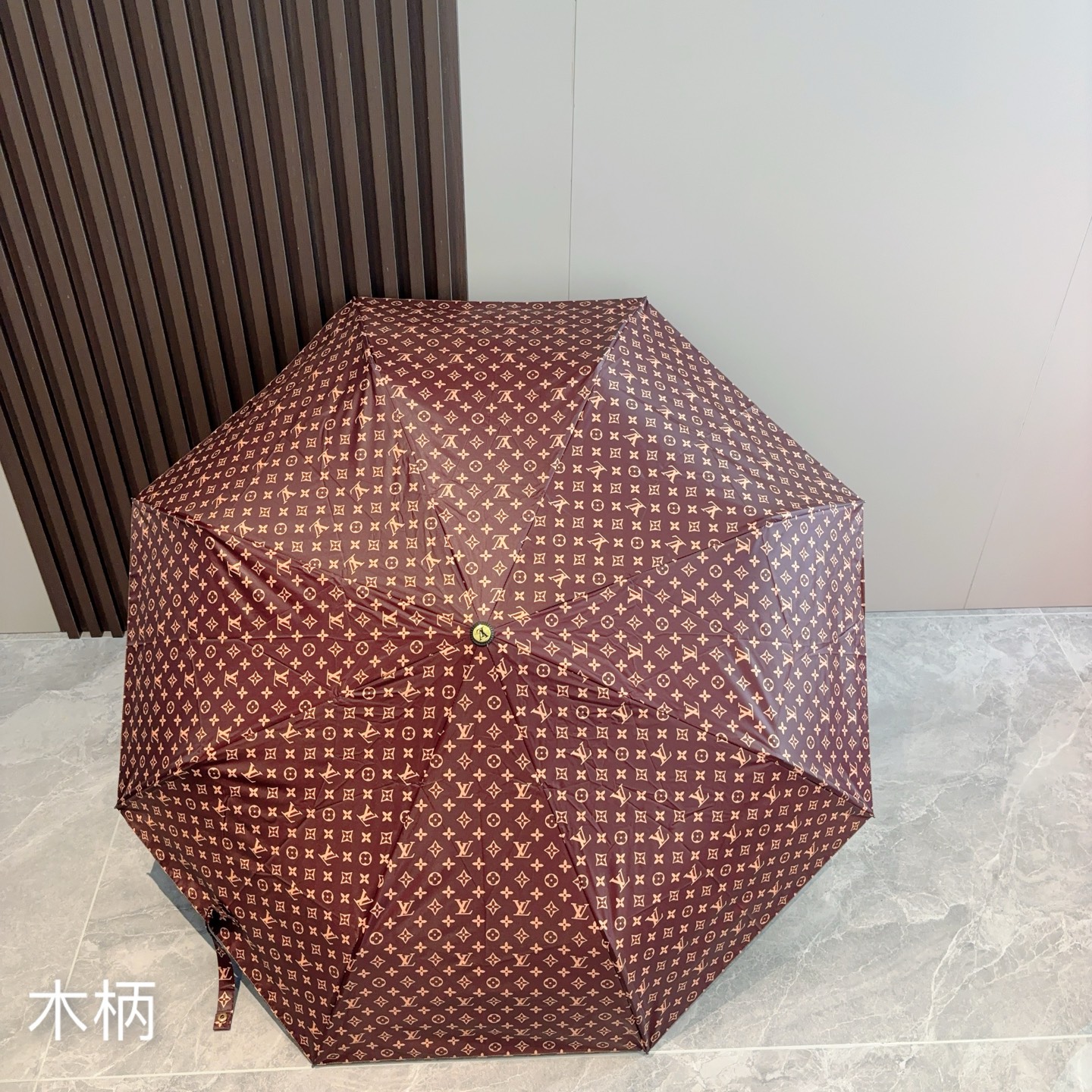  LOUIS VUITTON （路易威登）三折自动折叠晴雨伞 新涂层技术深色伞面 拥有令人惊喜的遮光效果