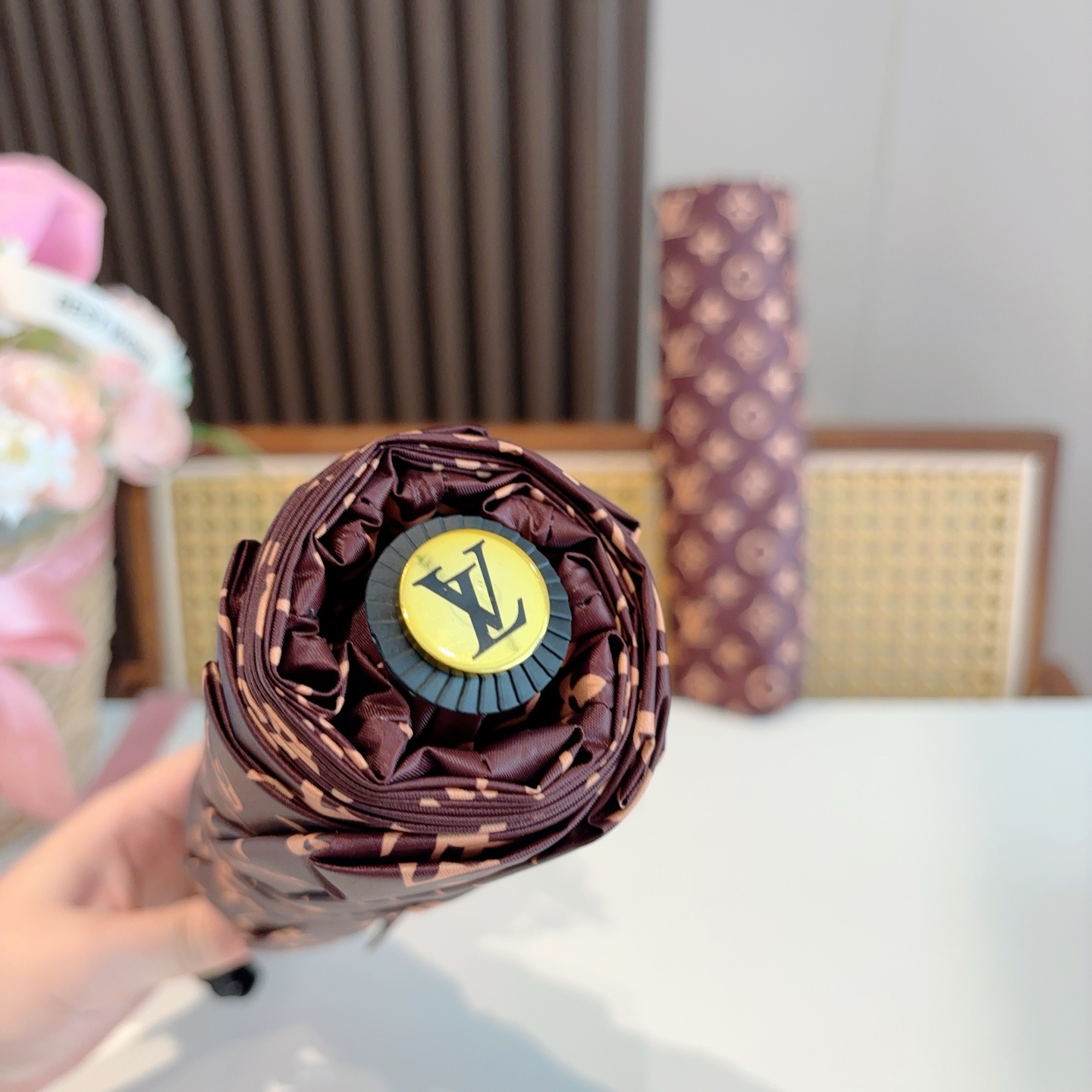  LOUIS VUITTON （路易威登）三折自动折叠晴雨伞 新涂层技术深色伞面 拥有令人惊喜的遮光效果