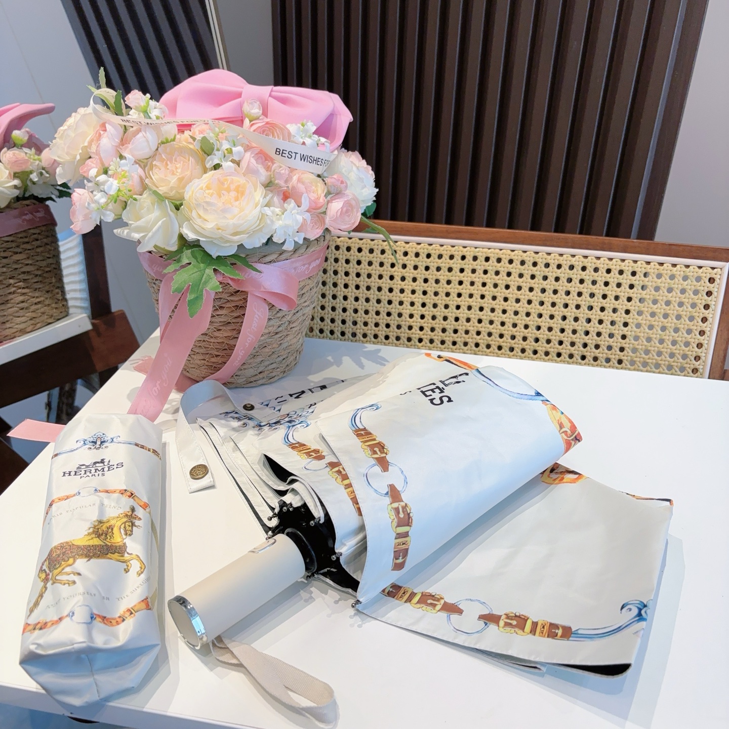     爱马仕（Hermès）新款小金马  极品H家三折自动伞重磅呈现 以其精湛的工艺技术和源源不断的想