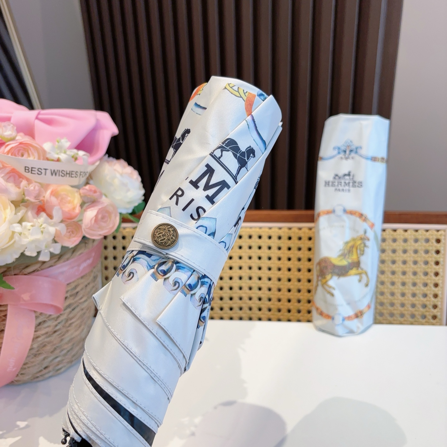     爱马仕（Hermès）新款小金马  极品H家三折自动伞重磅呈现 以其精湛的工艺技术和源源不断的想