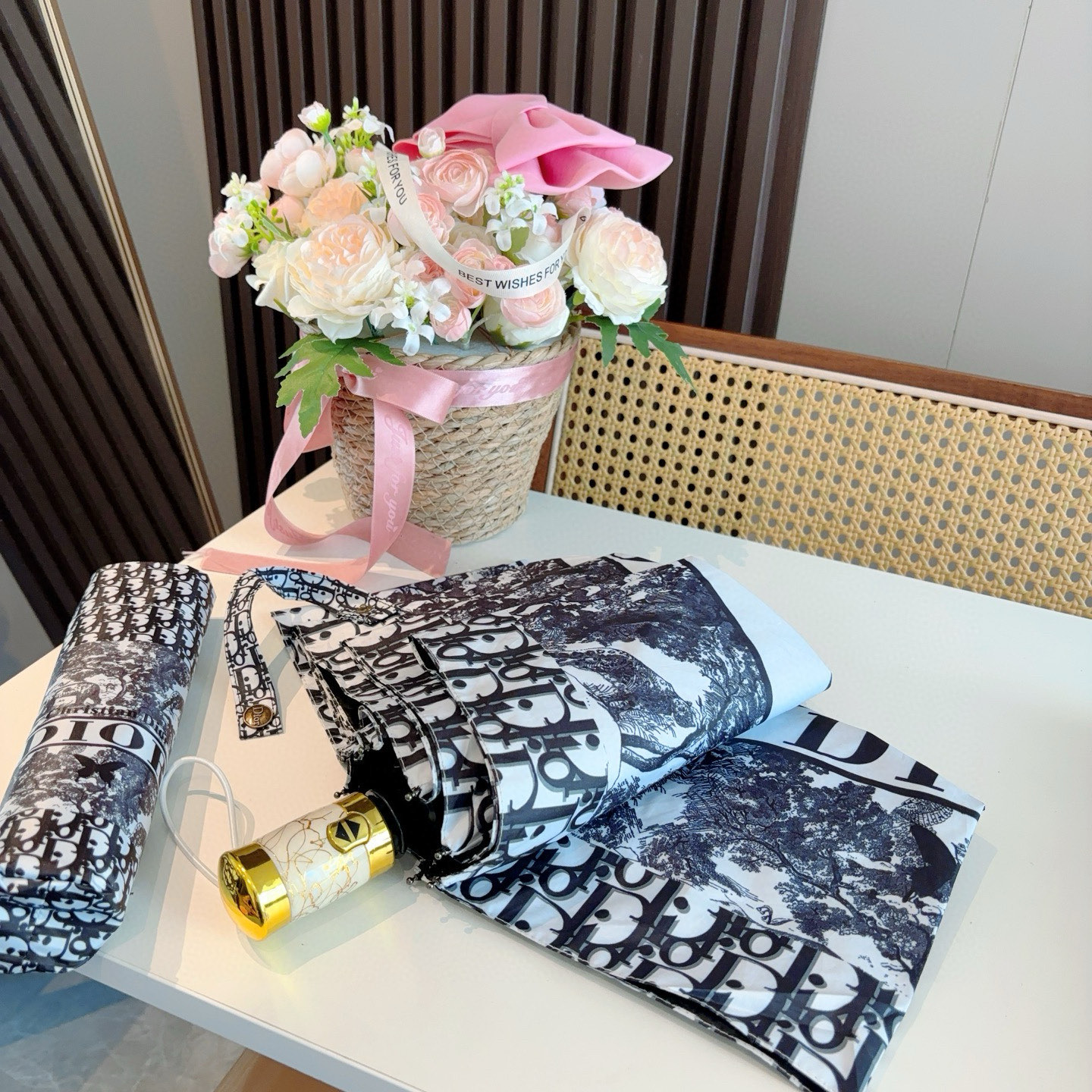  DIOR（迪奥）经典cd印花三折自动折叠晴雨伞  时尚原单代工品质 细节精致 看得见的品质 打破一成不