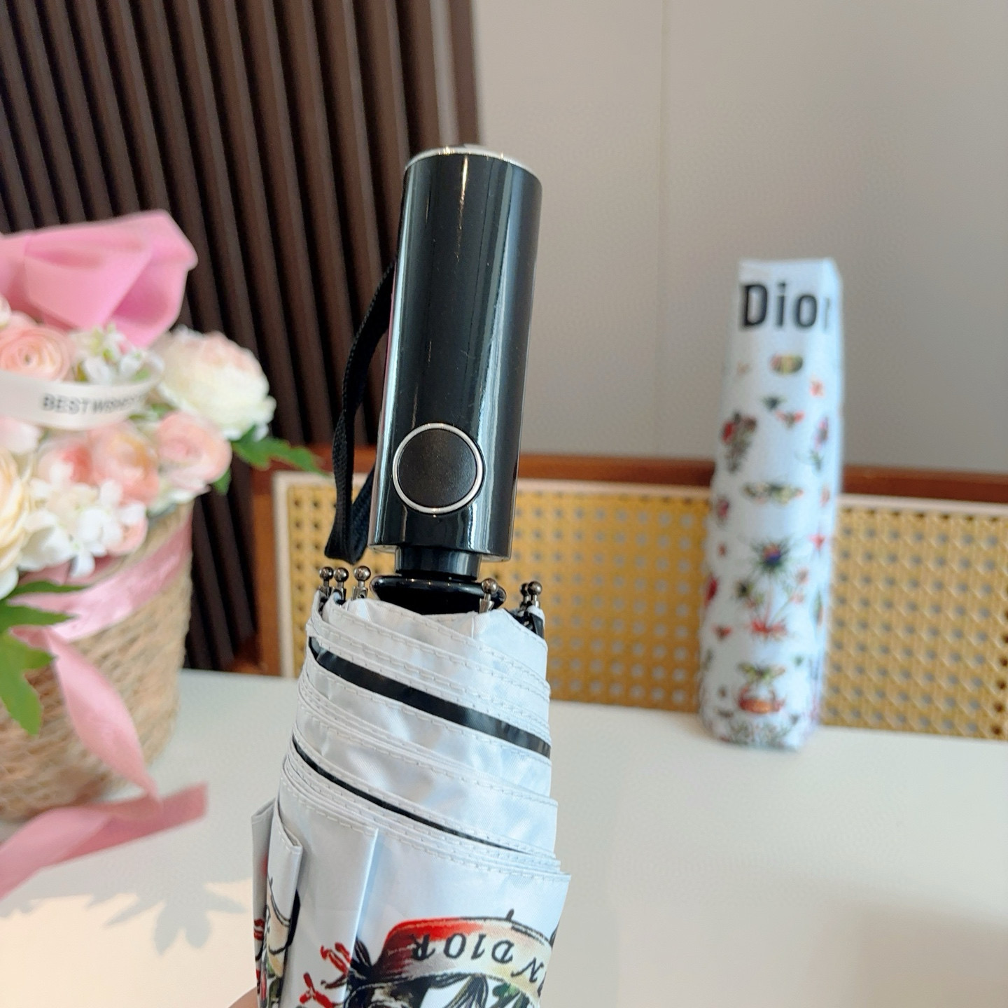  DIOR（迪奥）经典cd印花三折自动折叠晴雨伞  时尚原单代工品质 细节精致 看得见的品质 打破一成不