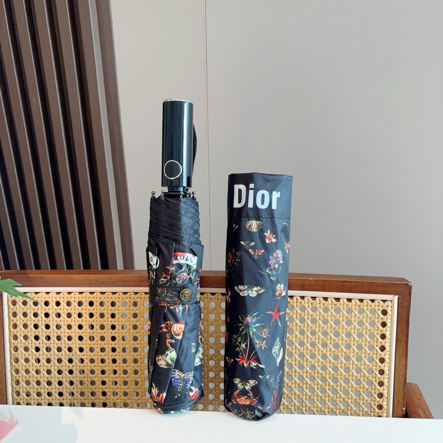  DIOR（迪奥）经典cd印花三折自动折叠晴雨伞  时尚原单代工品质 细节精致 看得见的品质 打破一成不