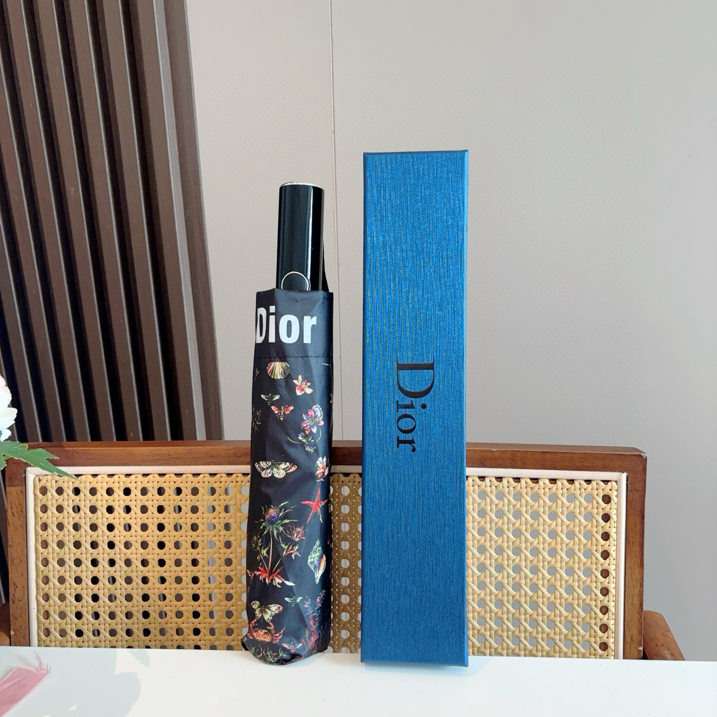  DIOR（迪奥）经典cd印花三折自动折叠晴雨伞  时尚原单代工品质 细节精致 看得见的品质 打破一成不