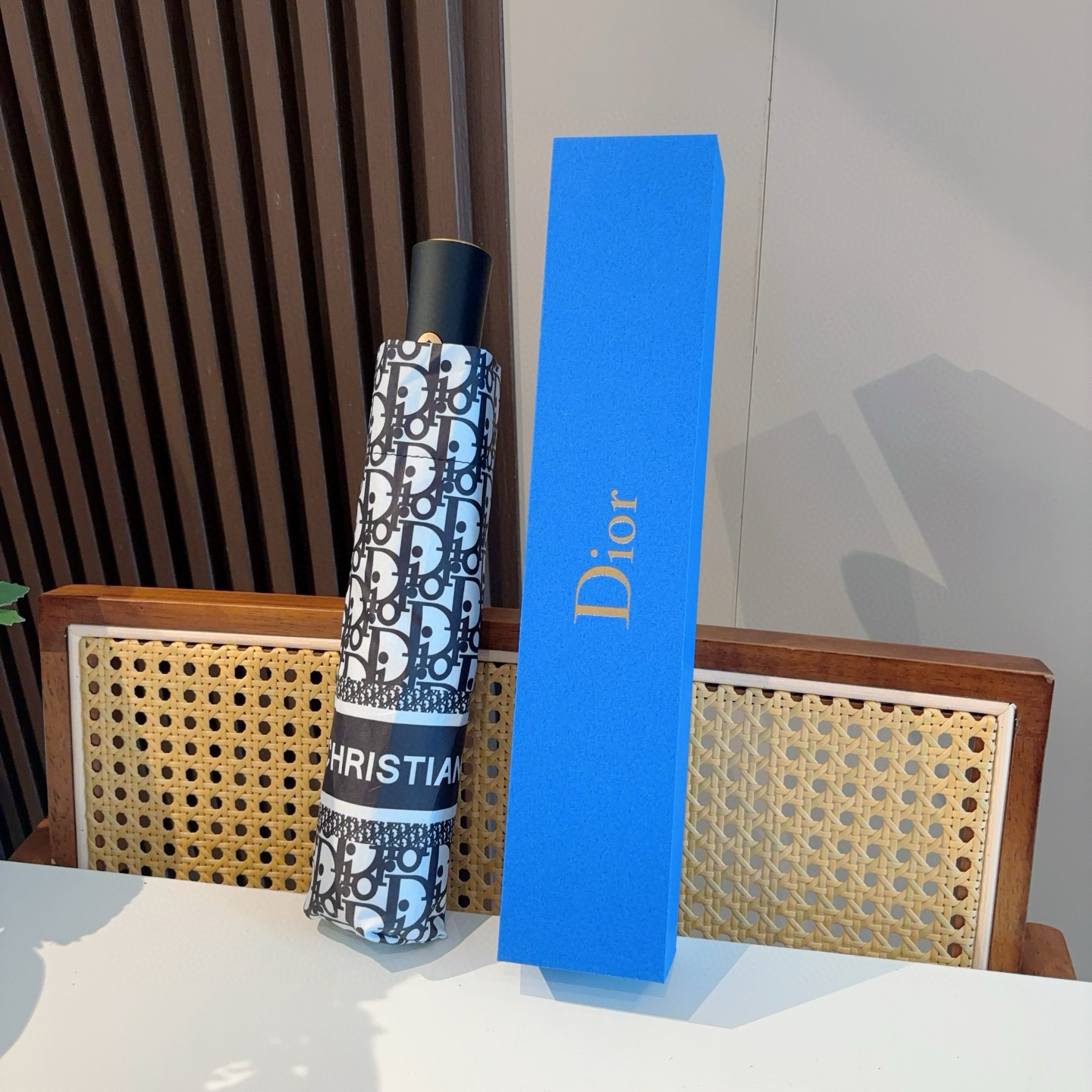  DIOR（迪奥）经典cd印花三折自动折叠晴雨伞  时尚原单代工品质 细节精致 看得见的品质 打破一成不