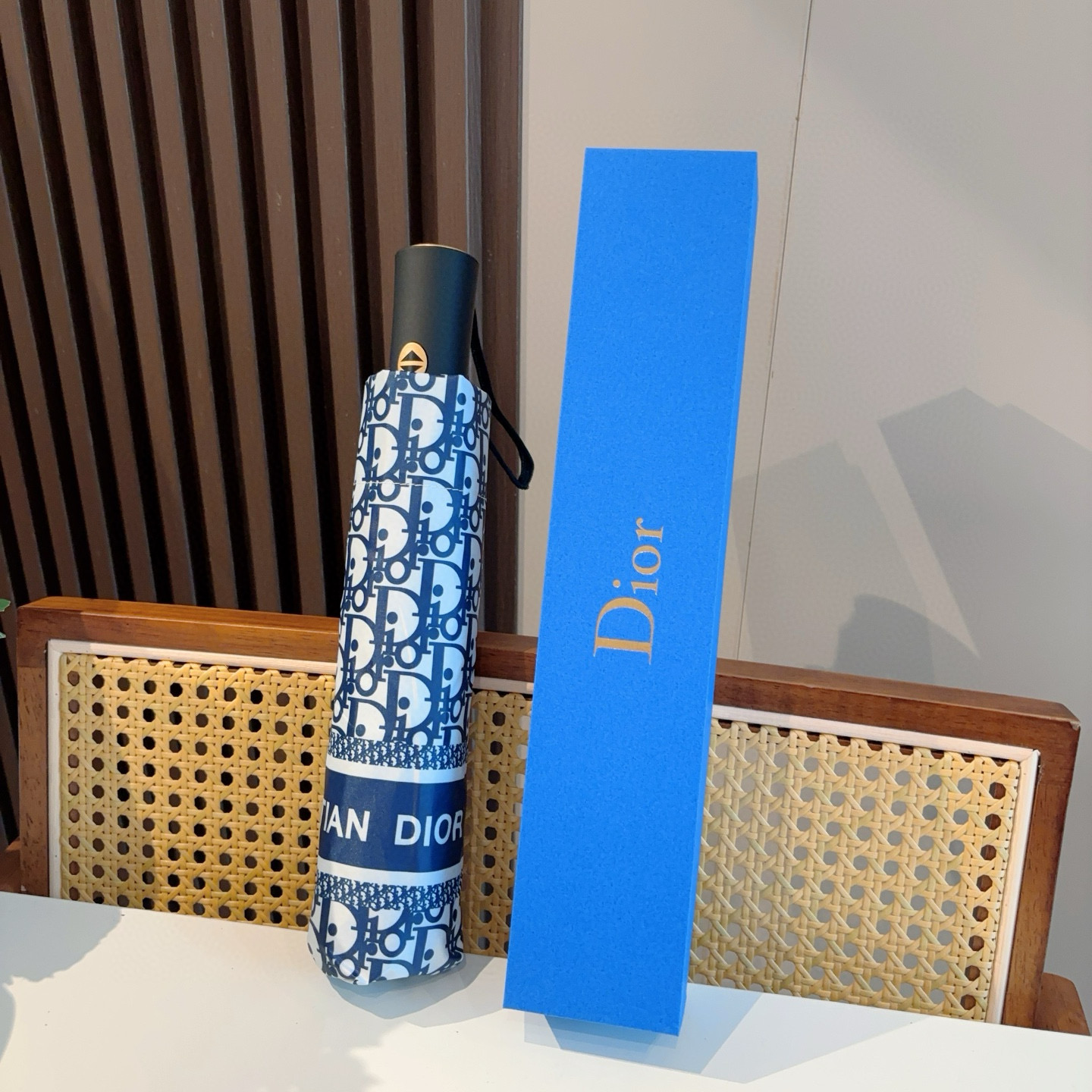  DIOR（迪奥）经典cd印花三折自动折叠晴雨伞  时尚原单代工品质 细节精致 看得见的品质 打破一成不