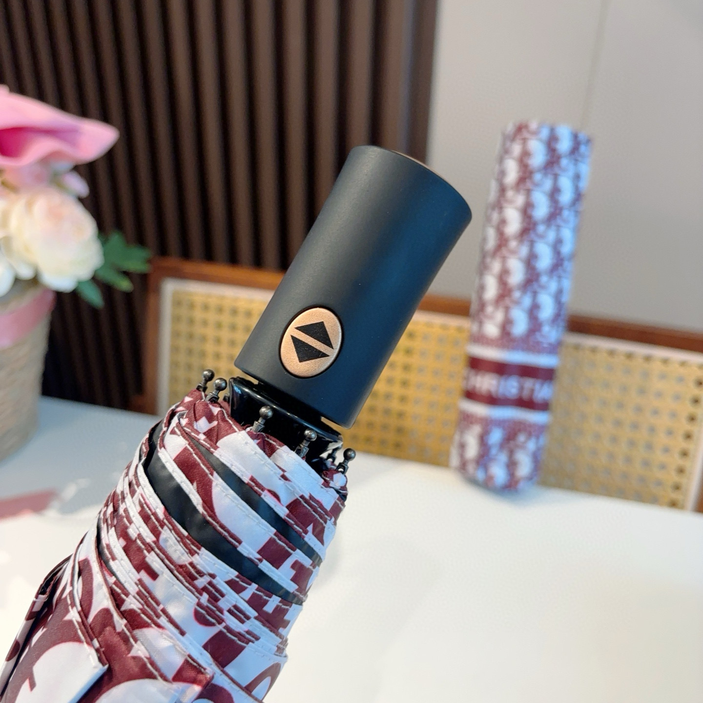  DIOR（迪奥）经典cd印花三折自动折叠晴雨伞  时尚原单代工品质 细节精致 看得见的品质 打破一成不