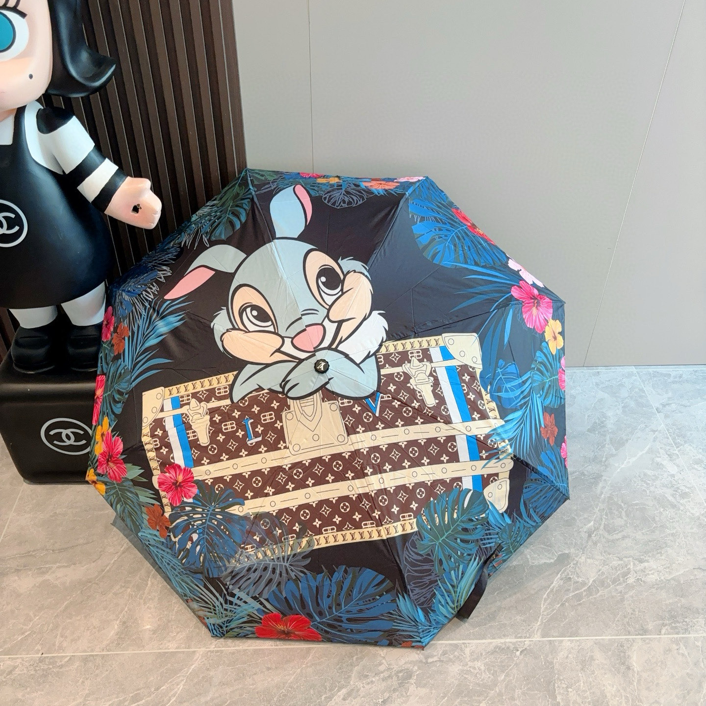 LOUIS VUITTON （路易威登）新款 三折自动折叠晴雨伞 新涂层技术深色伞面 拥有令人惊喜的遮光