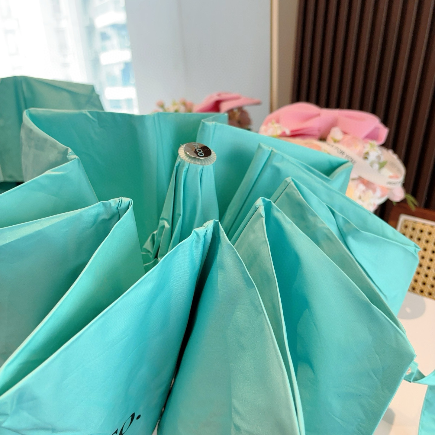 Tiffany蒂芙尼 透明手柄三折自动折叠晴雨伞 火爆来袭 夏日里的小清新 高效阻隔紫外线涂层 有伞随行