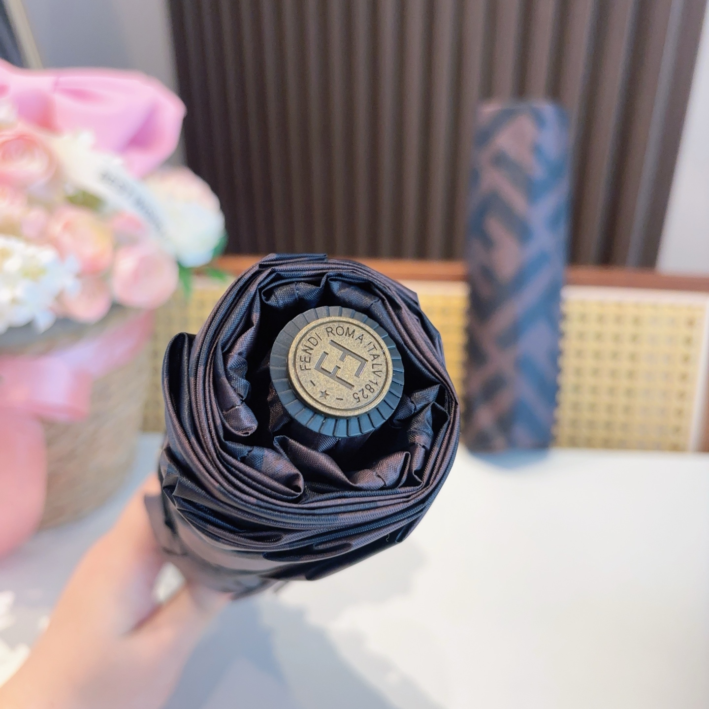 FENDI（芬迪）三折自动折叠晴雨伞 年度最新火爆单品  原单代工级品质 第一代210T碰击布防嗮拒水