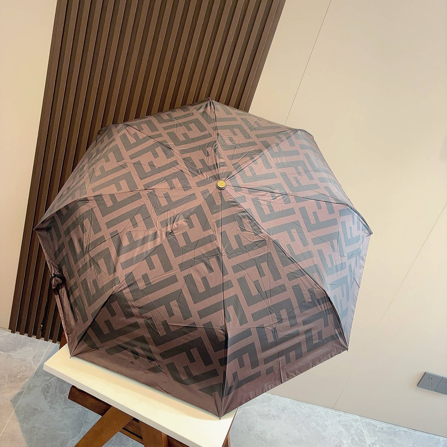  FENDI（芬迪）三折自动折叠晴雨伞 年度最新火爆单品  原单代工级品质 第一代210T碰击布防嗮拒水