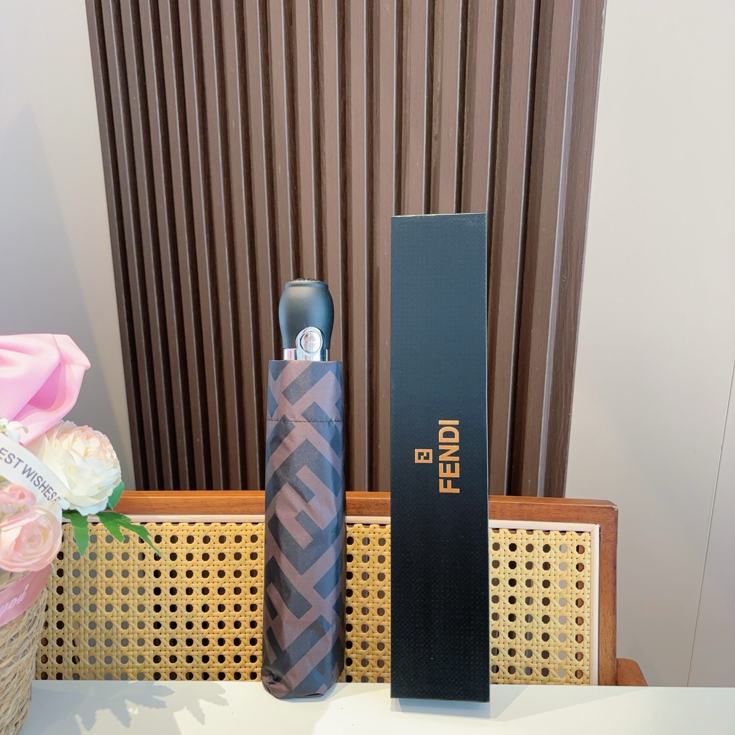  FENDI（芬迪）三折自动折叠晴雨伞 年度最新火爆单品  原单代工级品质 第一代210T碰击布防嗮拒水