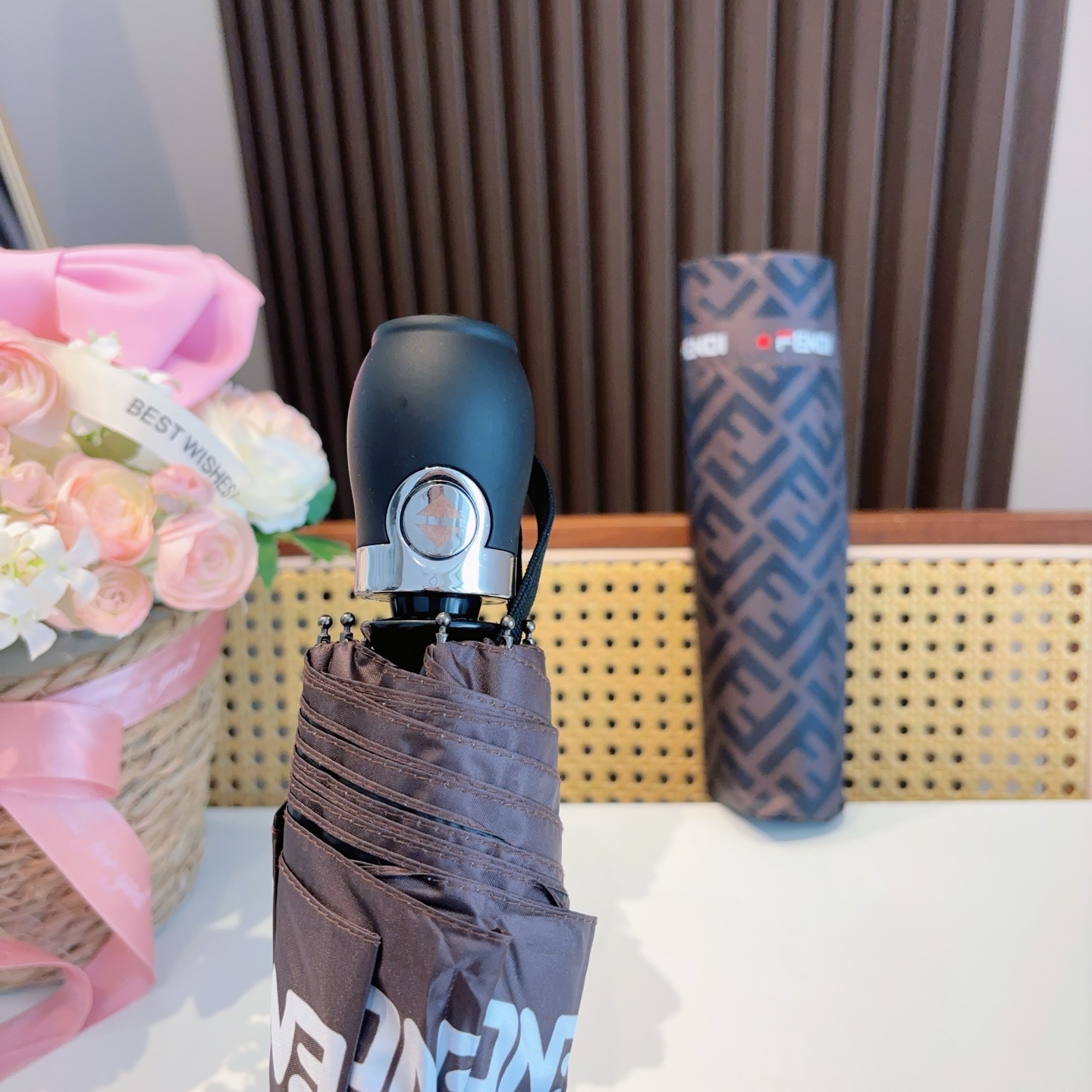  FENDI（芬迪）三折自动折叠晴雨伞 年度最新火爆单品  原单代工级品质 第一代210T碰击布防嗮拒水